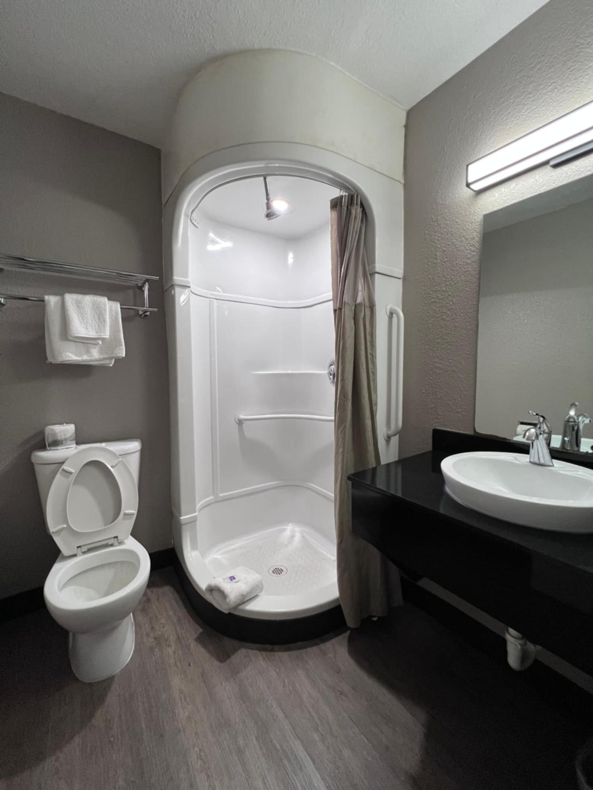 Motel 6-Bakersfield, CA - South gallery photo in Bakersfield, CA — image 34