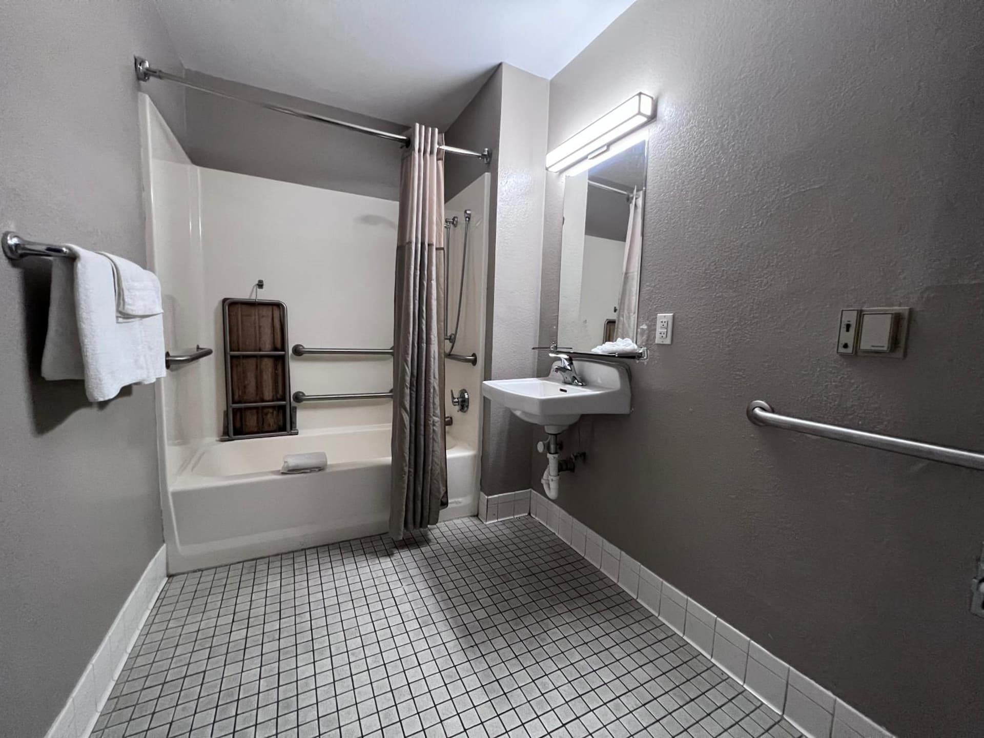 Motel 6-Bakersfield, CA - South interior in Bakersfield, CA — gallery photo 2