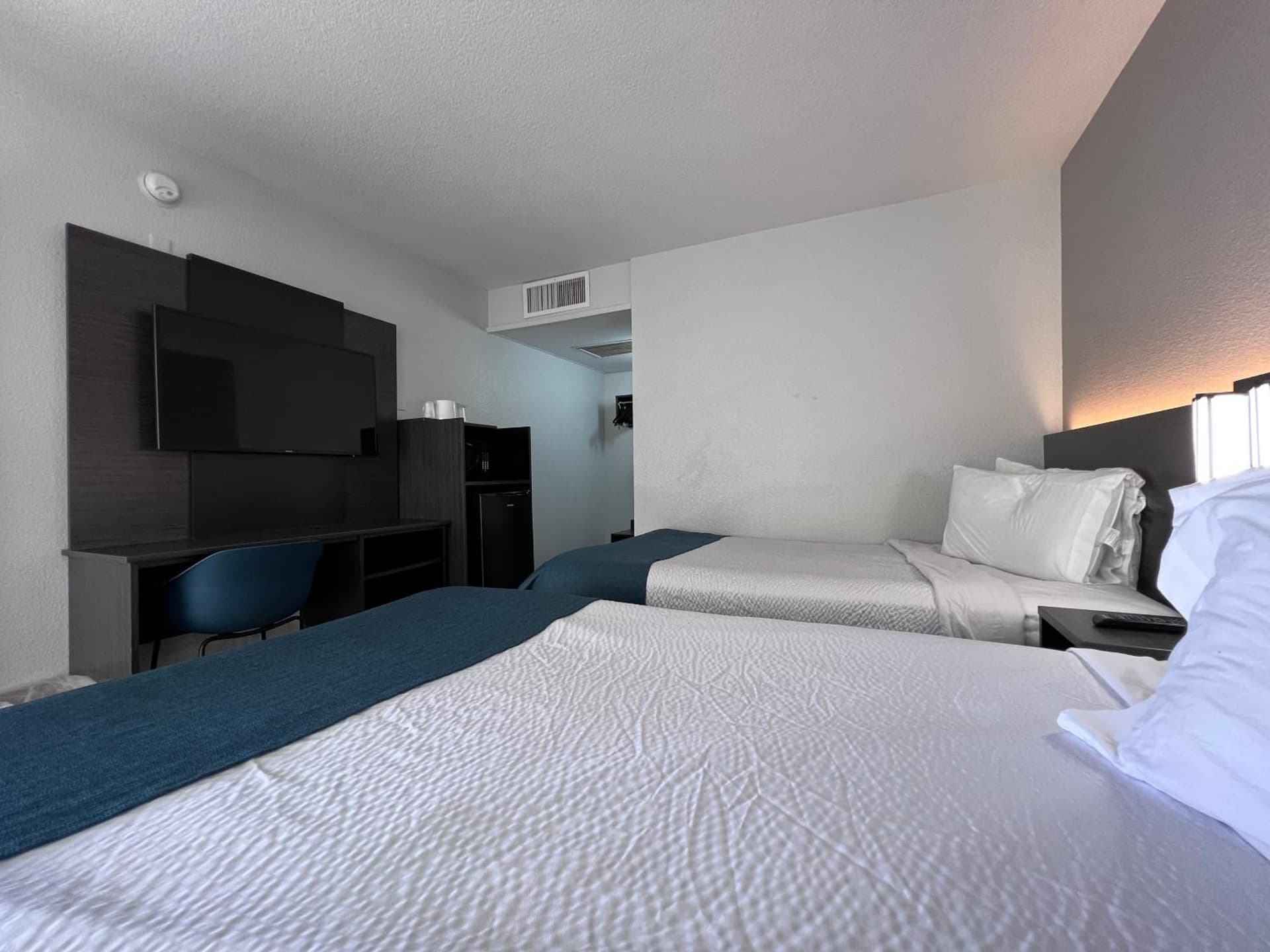 Motel 6-Bakersfield, CA - South gallery photo in Bakersfield, CA — image 86