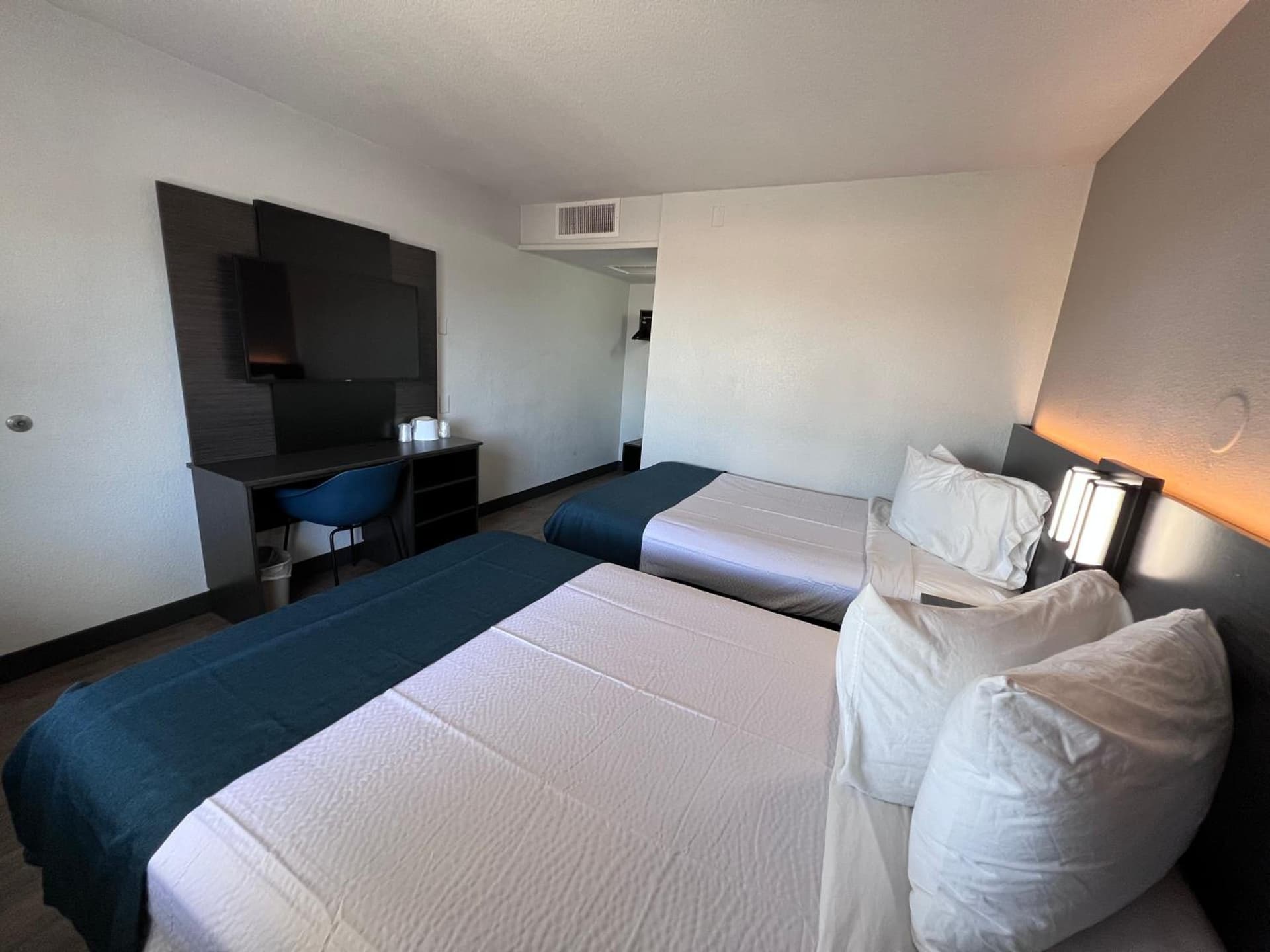 Motel 6-Bakersfield, CA - South gallery photo in Bakersfield, CA — image 45