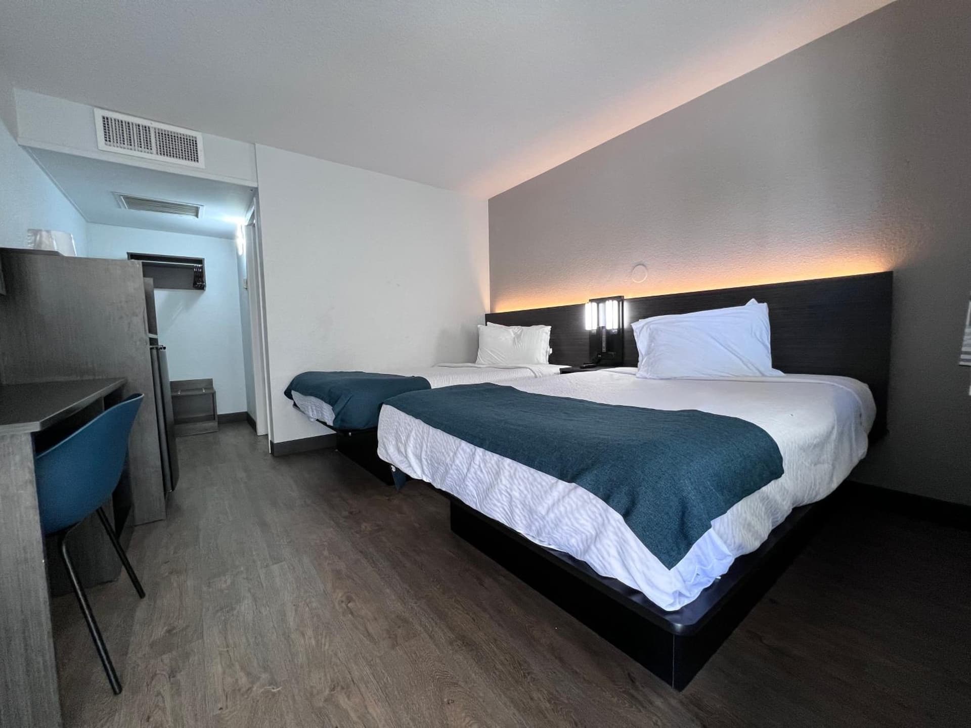 Motel 6-Bakersfield, CA - South gallery photo in Bakersfield, CA — image 68
