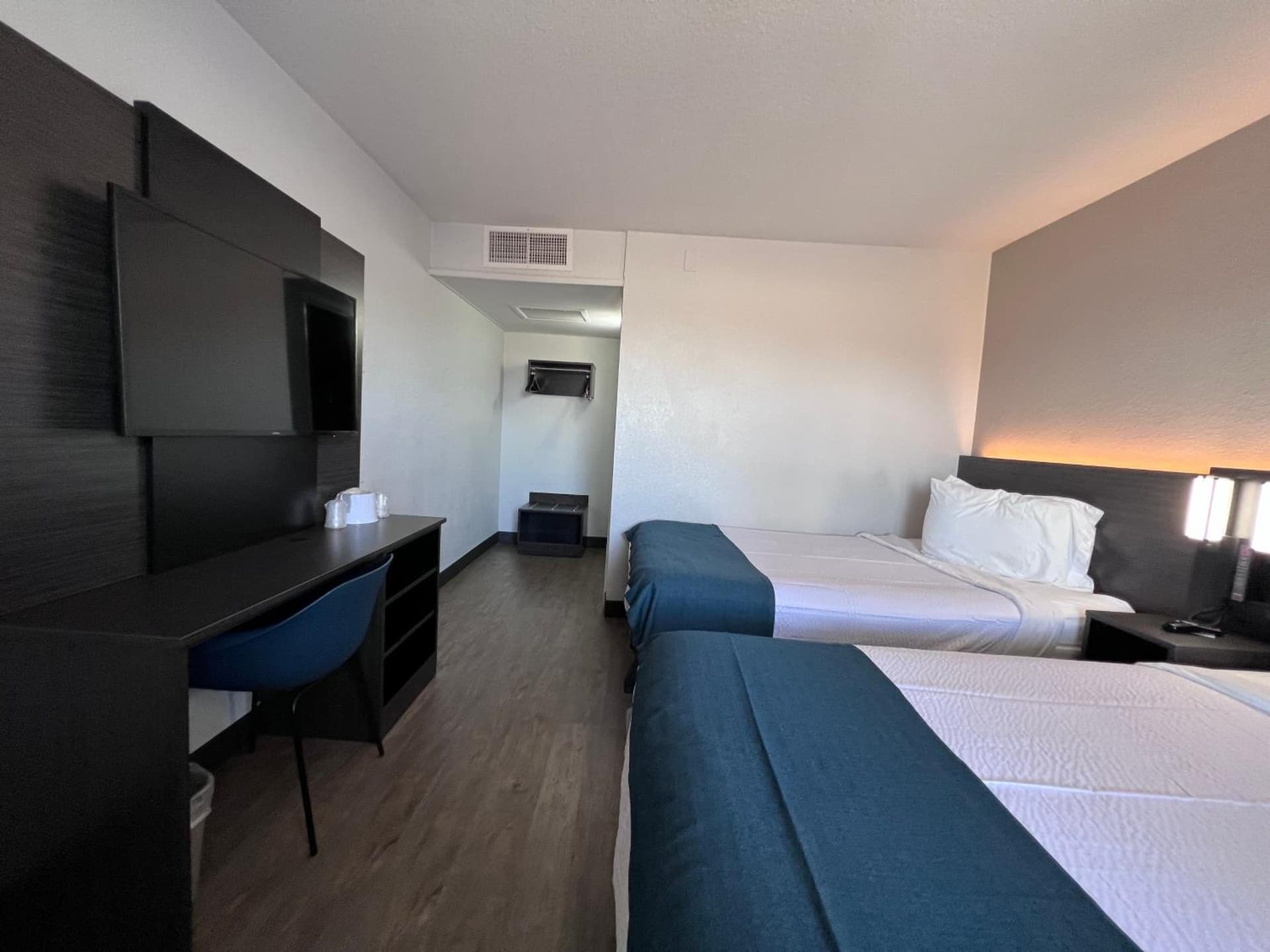 Motel 6-Bakersfield, CA - South gallery photo in Bakersfield, CA — image 74