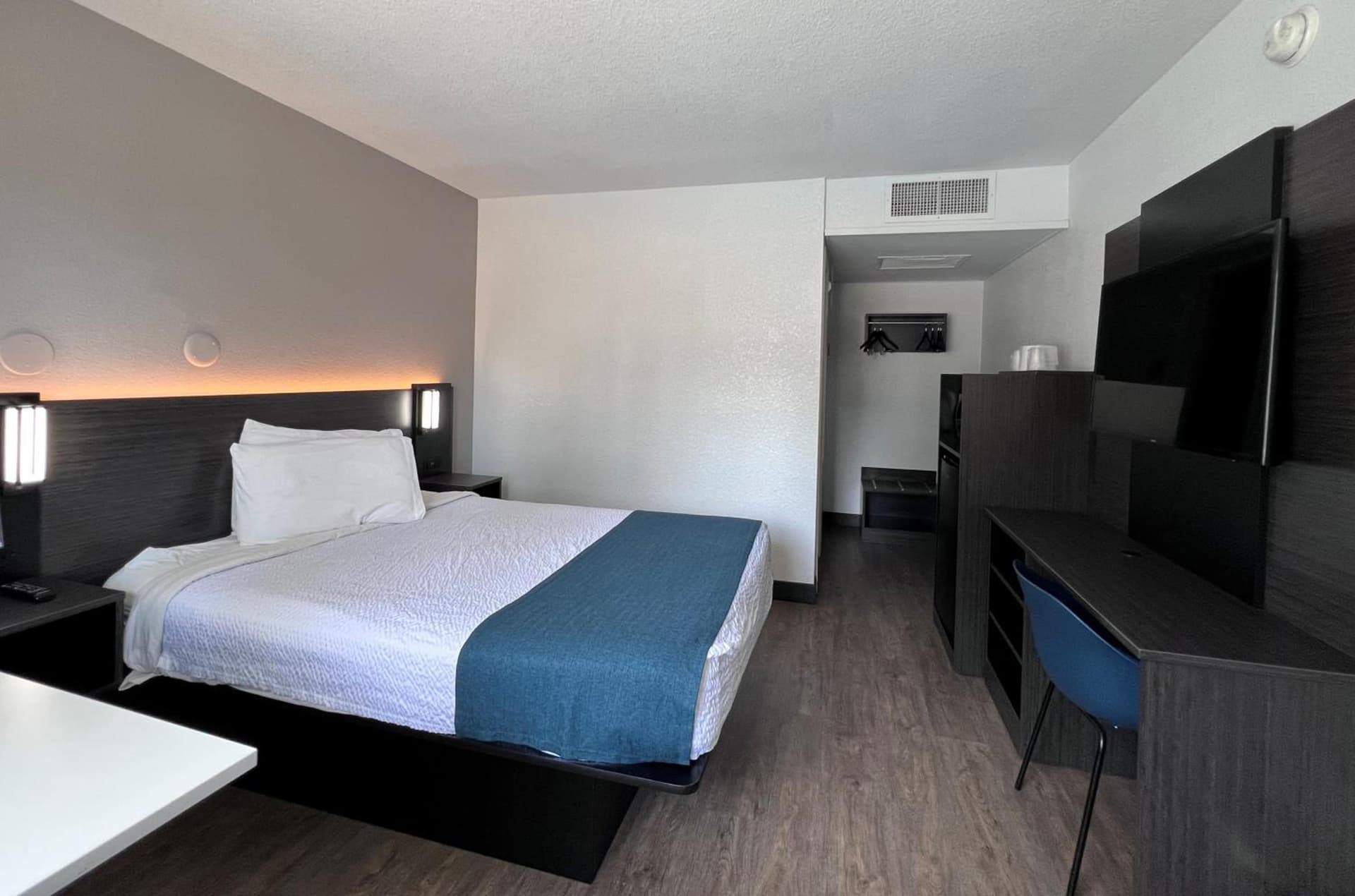 Motel 6-Bakersfield, CA - South gallery photo in Bakersfield, CA — image 24