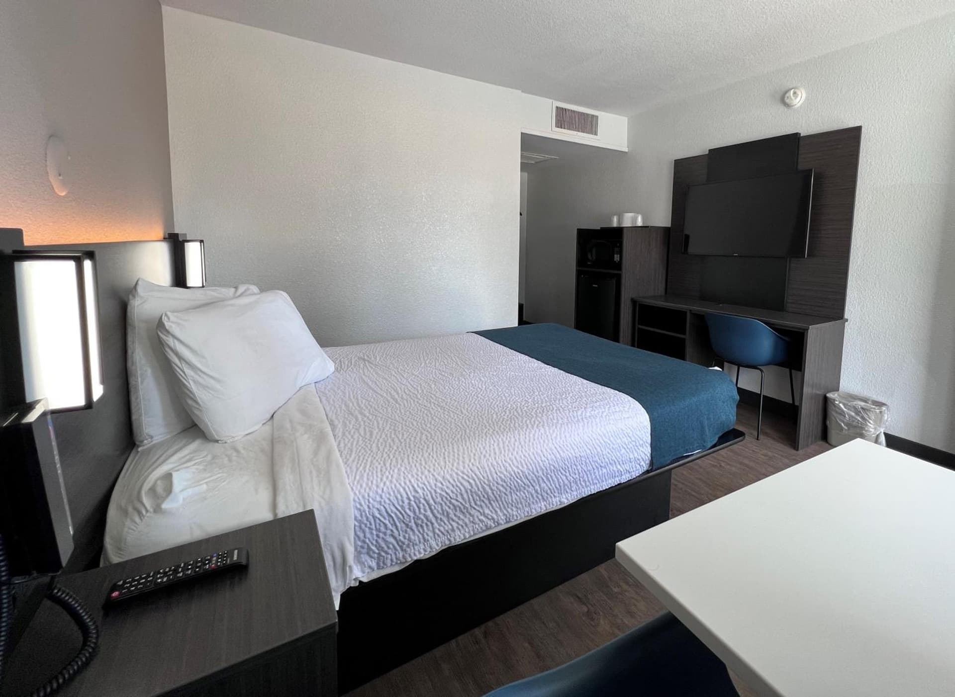 Motel 6-Bakersfield, CA - South gallery photo in Bakersfield, CA — image 7