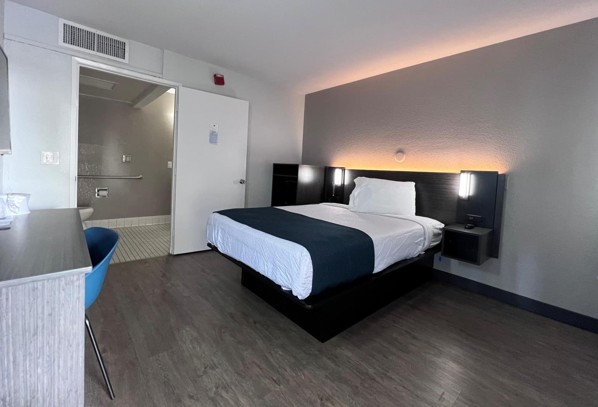 Motel 6-Bakersfield, CA - South gallery photo in Bakersfield, CA — image 30