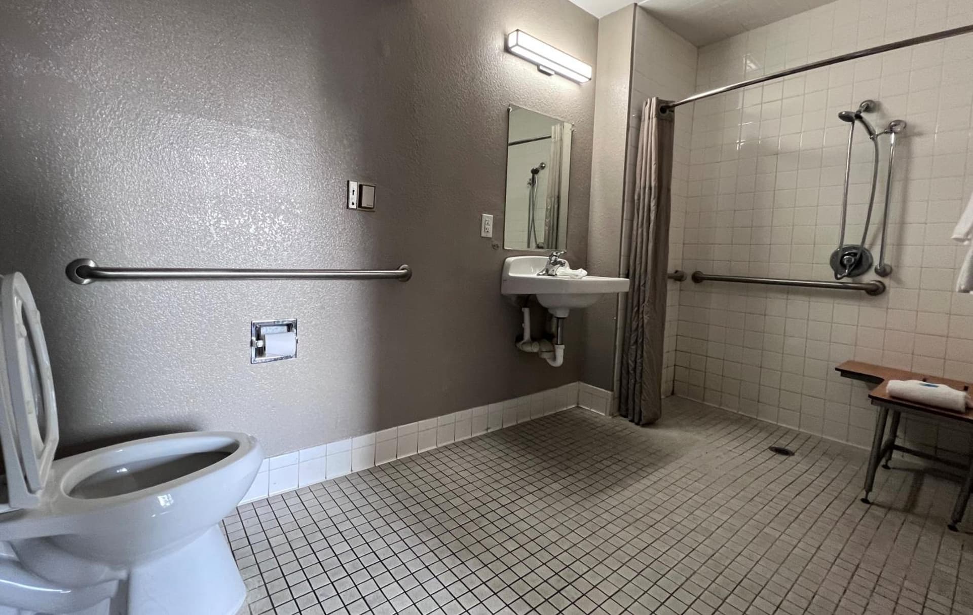 Motel 6-Bakersfield, CA - South gallery photo in Bakersfield, CA — image 56