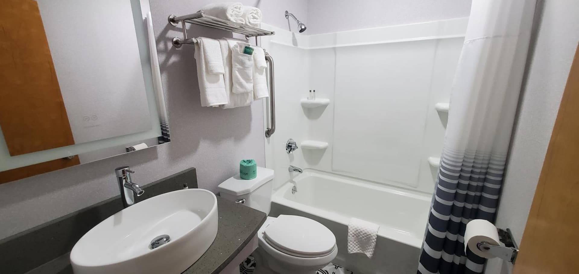 Ambassador Inn and Suites gallery photo in South Yarmouth, MA — image 27