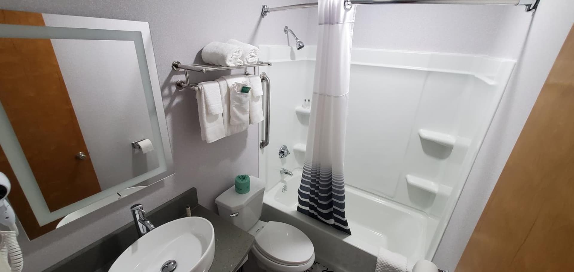 Ambassador Inn and Suites gallery photo in South Yarmouth, MA — image 42