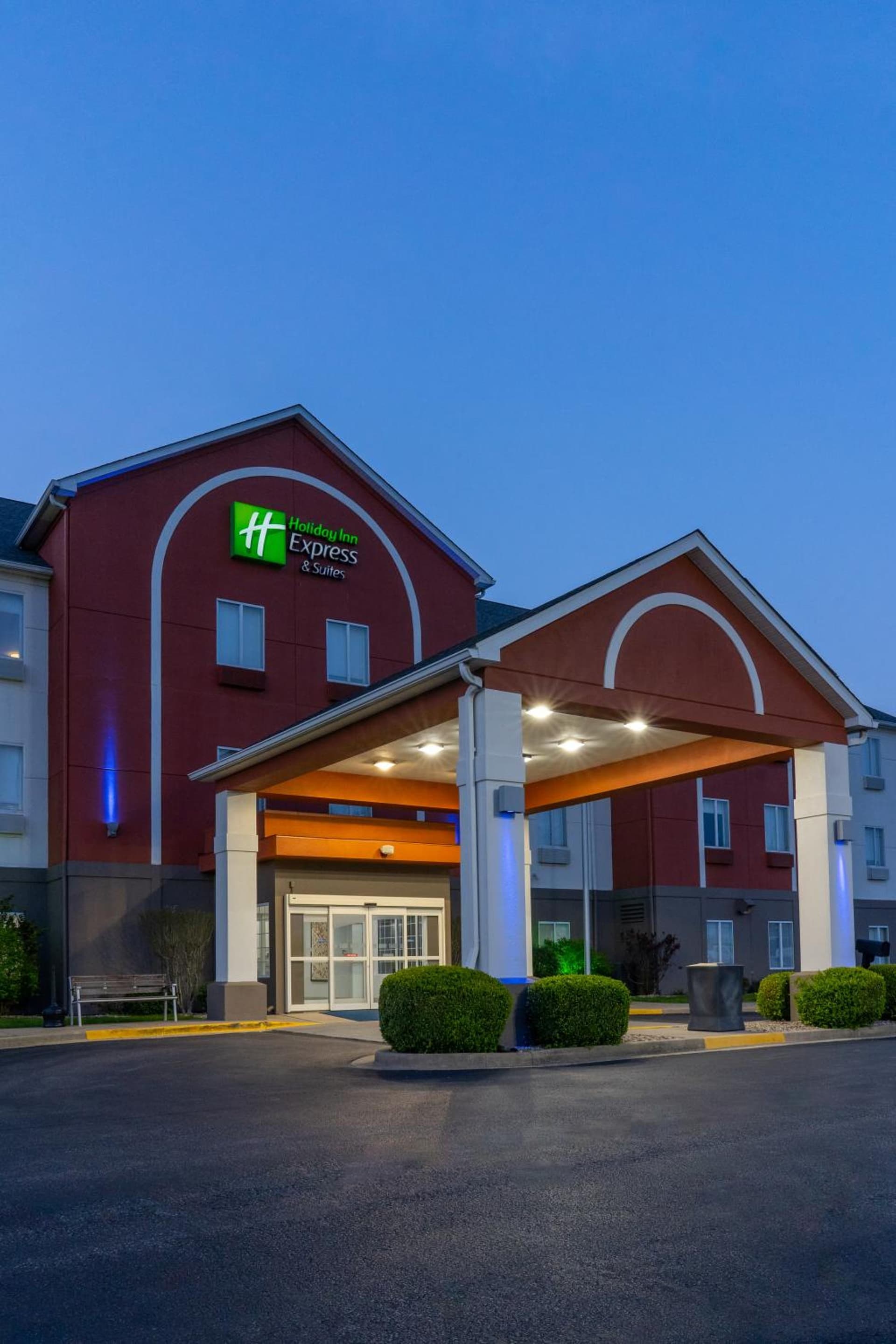 Holiday Inn Express Hotel & Suites Bedford by IHG property views in Bedford, IN — gallery photo 3