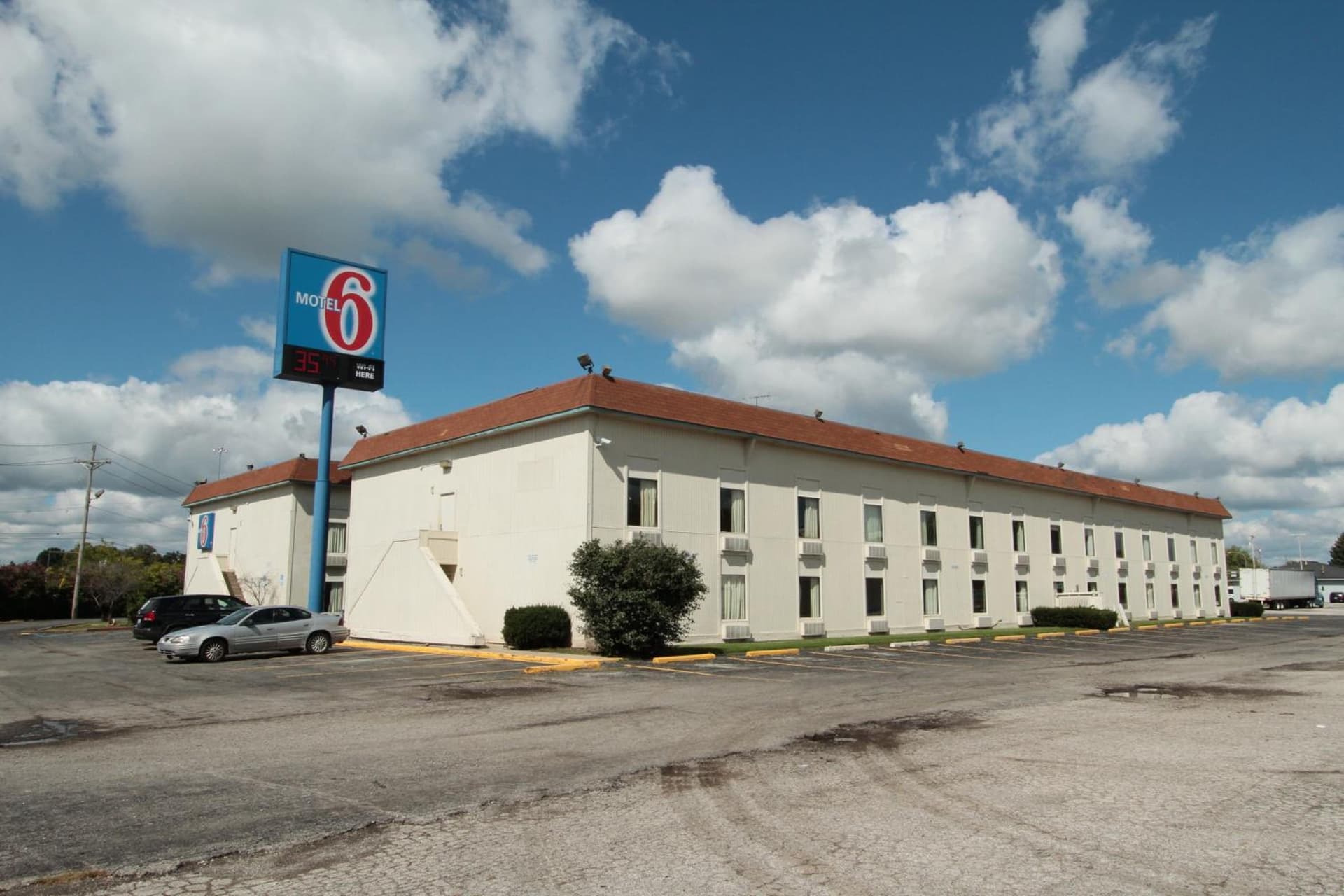 Motel 6-Toledo, OH interior in Maumee, OH — gallery photo 2