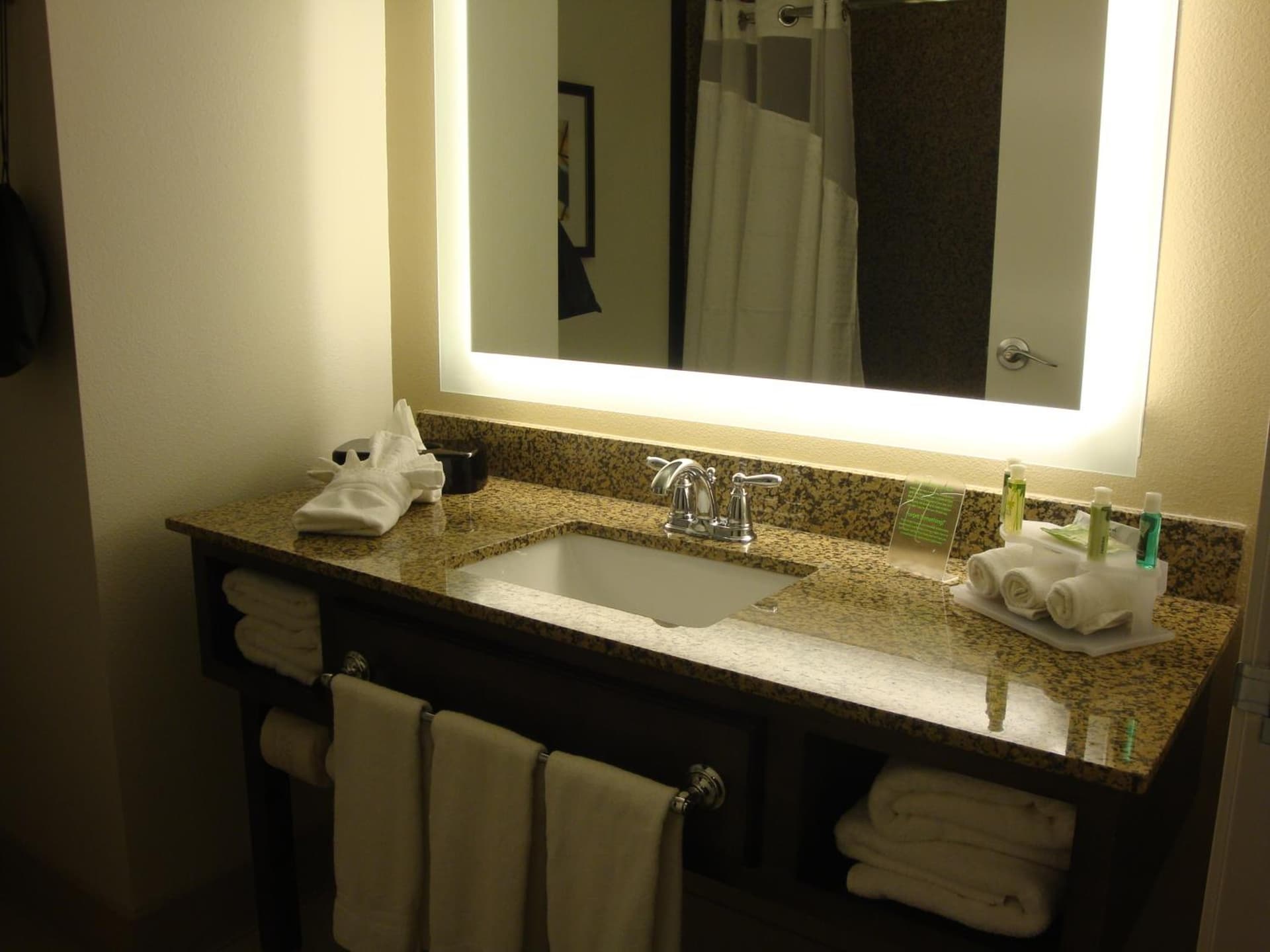Holiday Inn Express Pocatello by IHG !UNDER RENOVATION! interior in Pocatello, ID — gallery photo 2