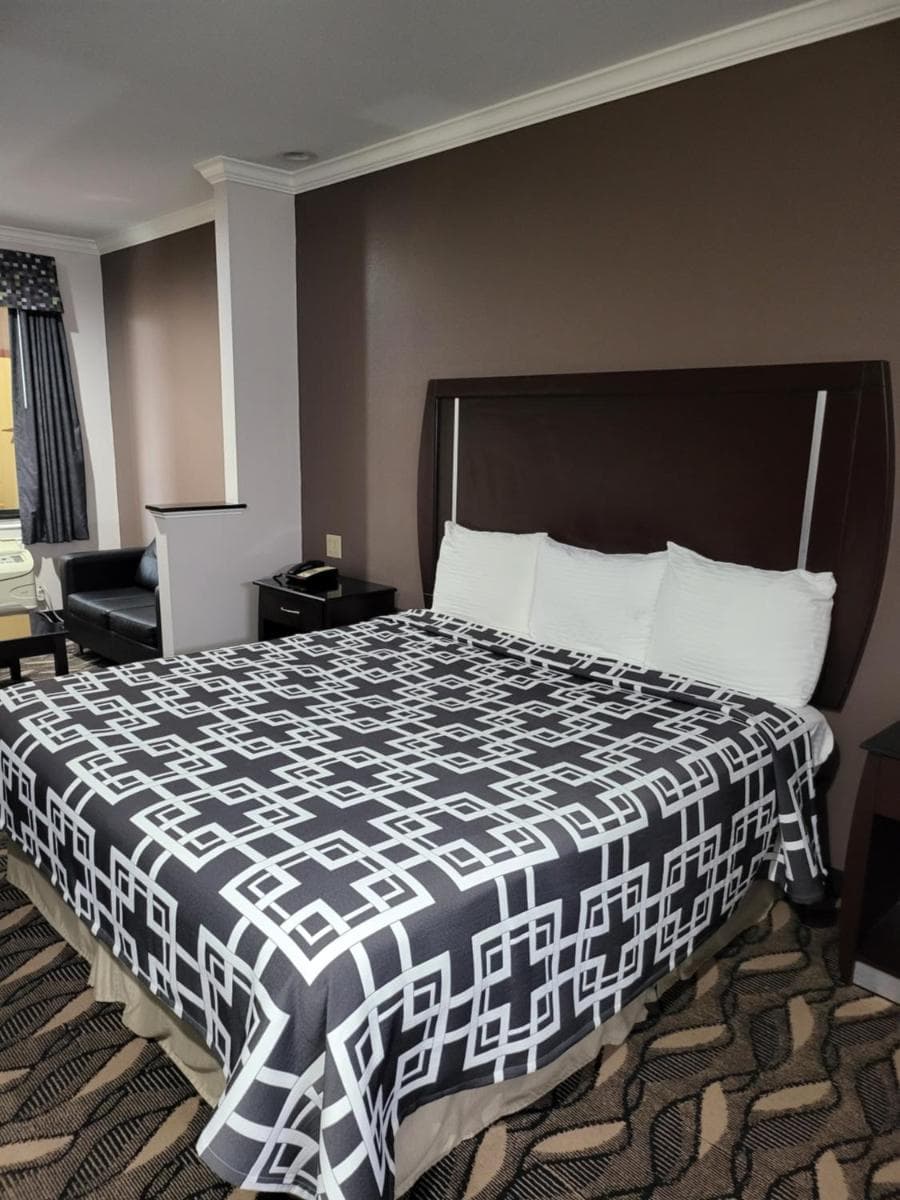 Palace Inn Sam Houston Race Park west road interior in Houston, TX — gallery photo 2