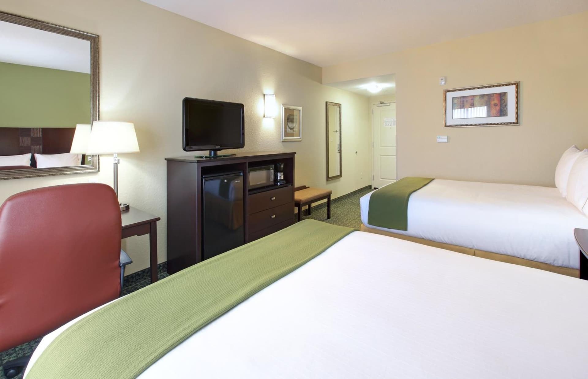 Holiday Inn Express & Suites Covington by IHG interior in Covington, TN — gallery photo 2