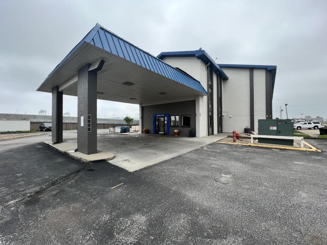 Motel 6-Council Bluffs, IA - Omaha East featured exterior or lobby in Council Bluffs, IA — similar hotel