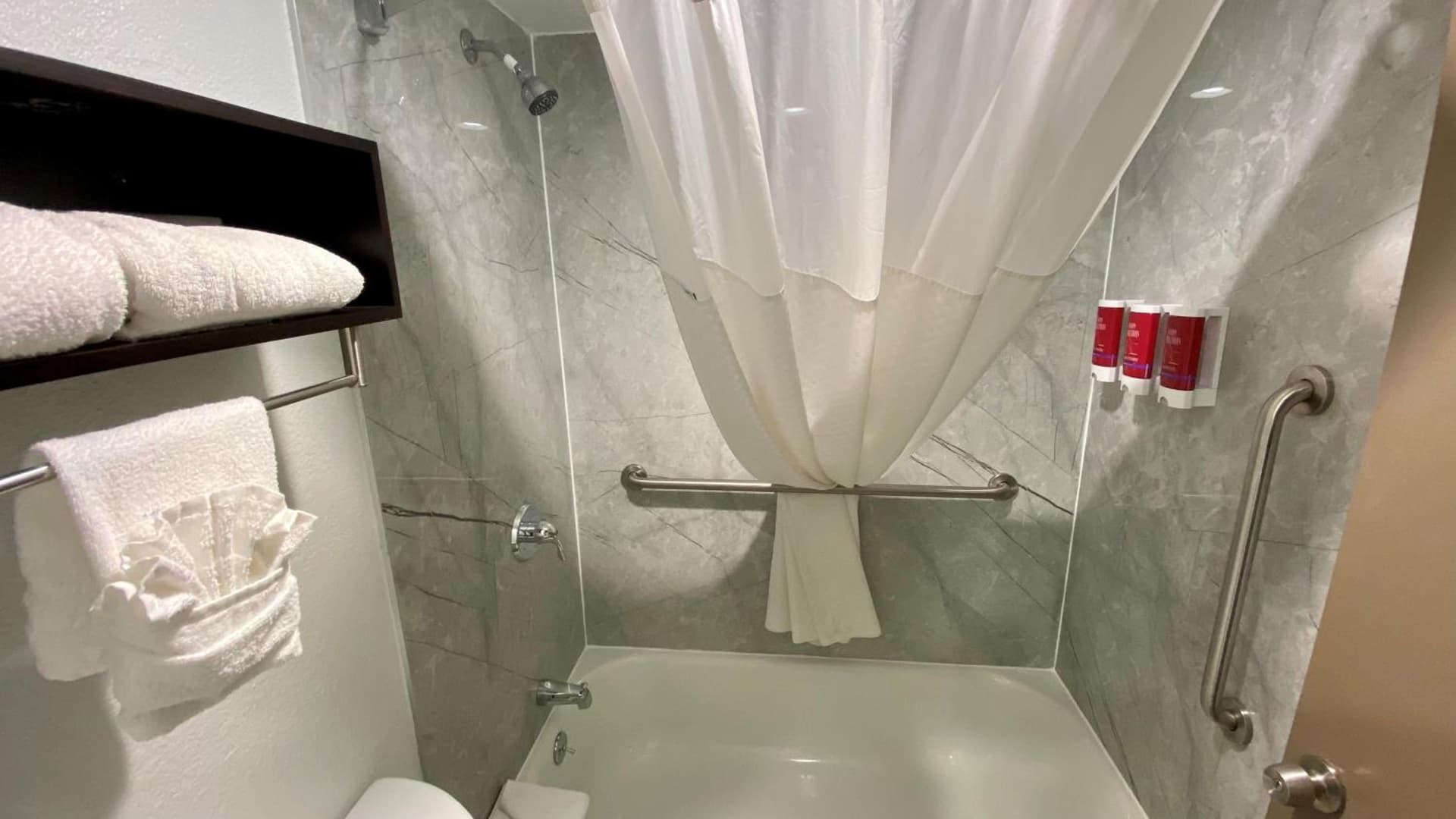 SureStay Hotel by Best Western Santa Cruz gallery photo in Santa Cruz, CA — image 12