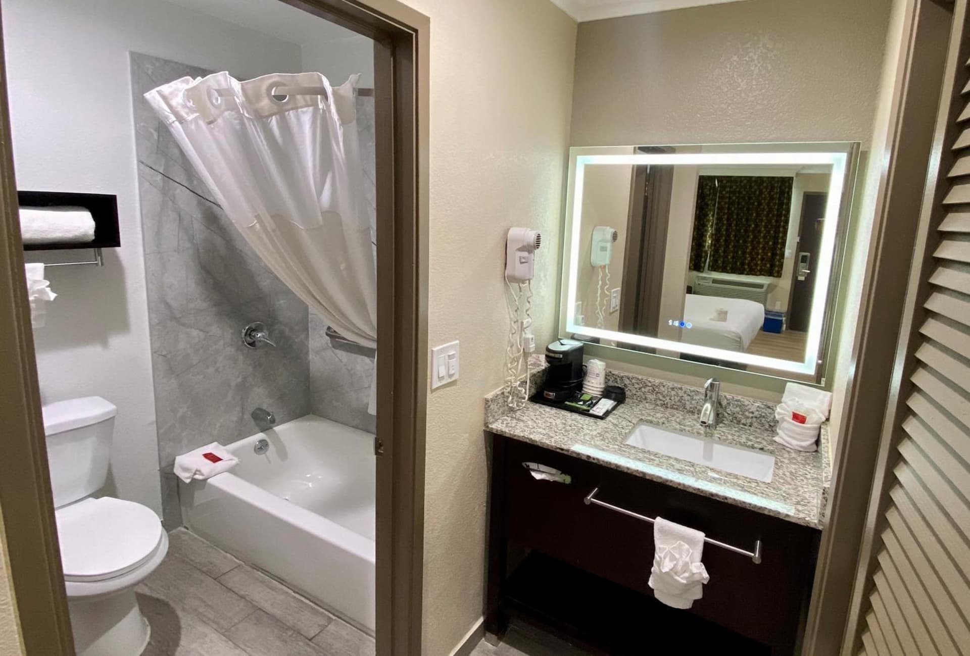SureStay Hotel by Best Western Santa Cruz gallery photo in Santa Cruz, CA — image 4