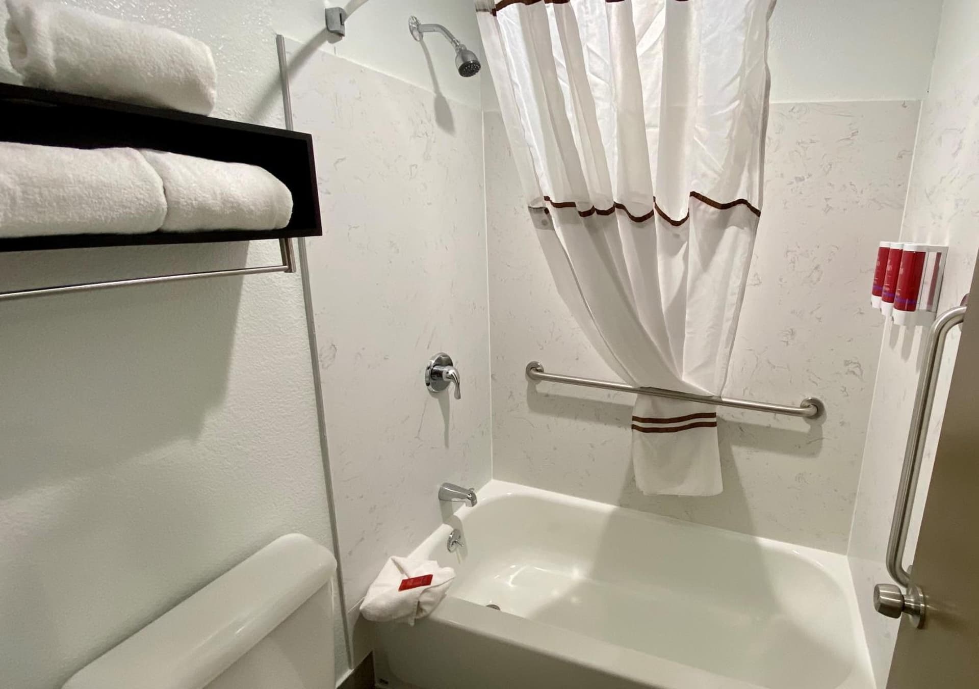 SureStay Hotel by Best Western Santa Cruz gallery photo in Santa Cruz, CA — image 5