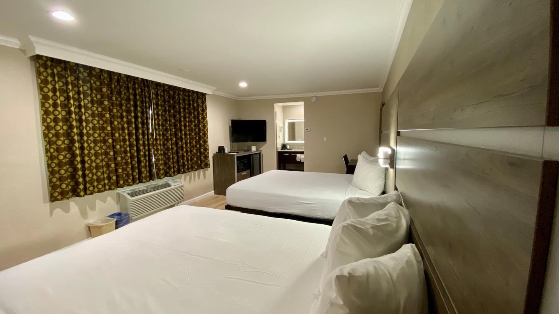 SureStay Hotel by Best Western Santa Cruz gallery photo in Santa Cruz, CA — image 24