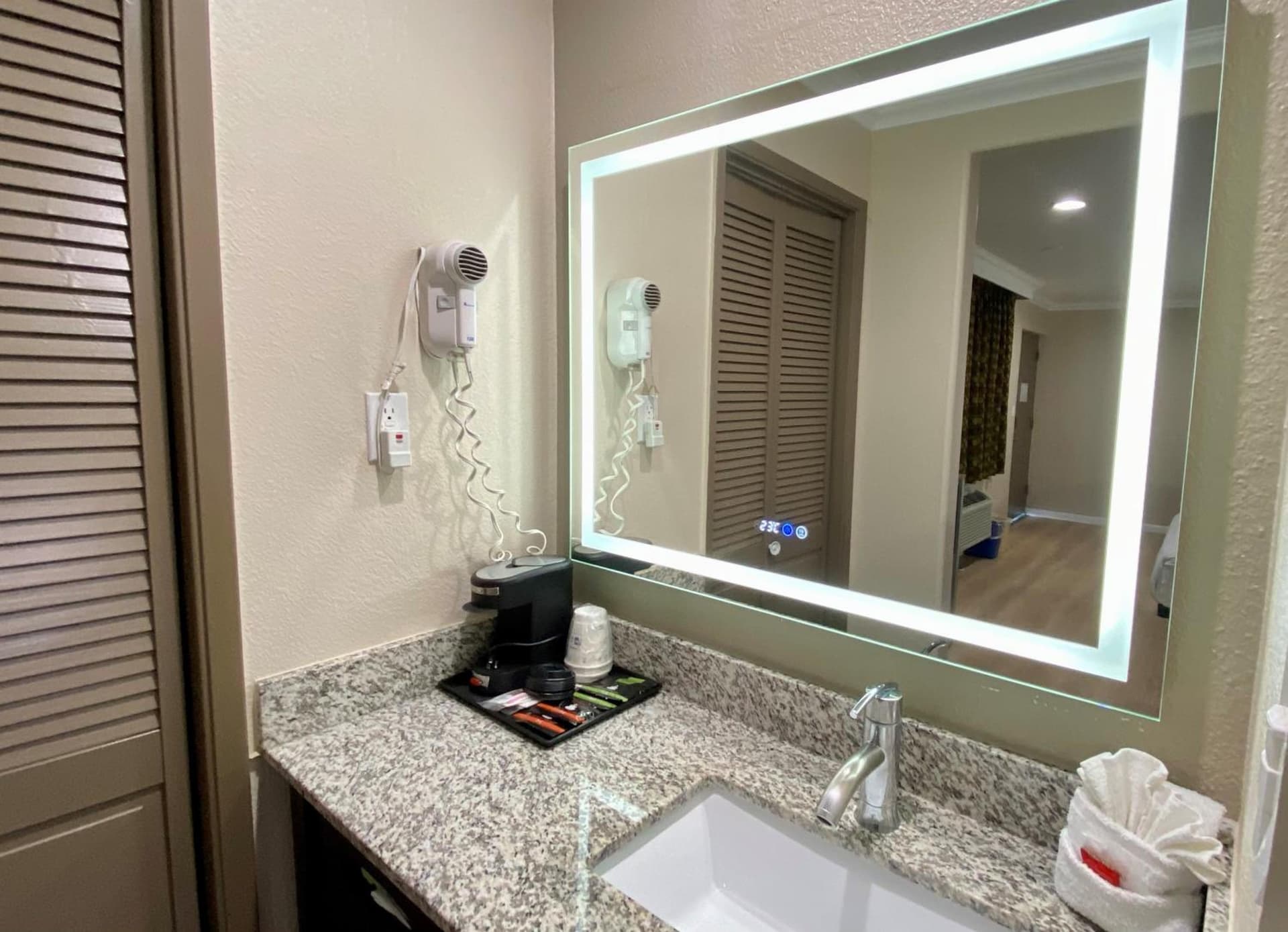 SureStay Hotel by Best Western Santa Cruz gallery photo in Santa Cruz, CA — image 7