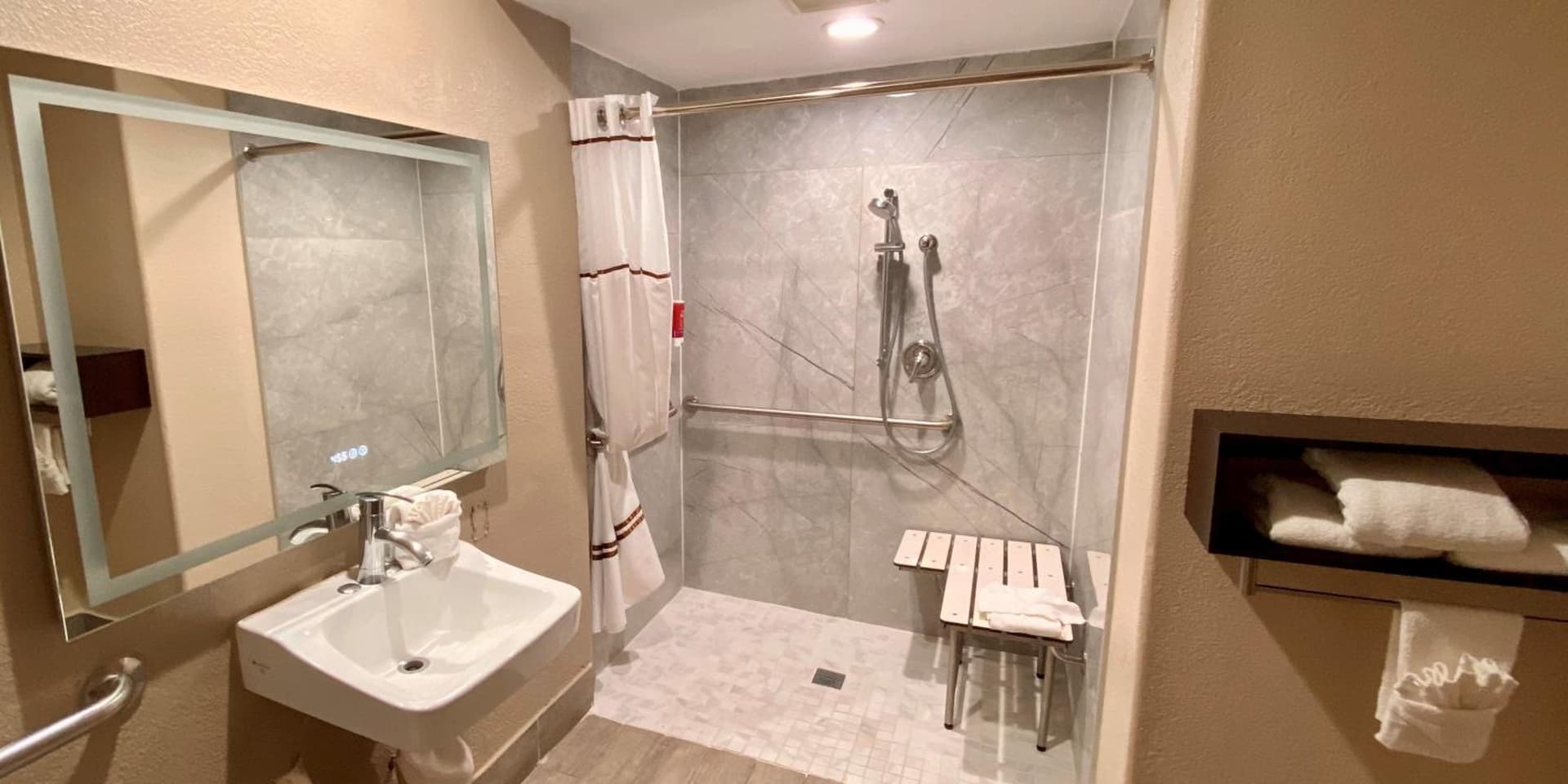 SureStay Hotel by Best Western Santa Cruz gallery photo in Santa Cruz, CA — image 18