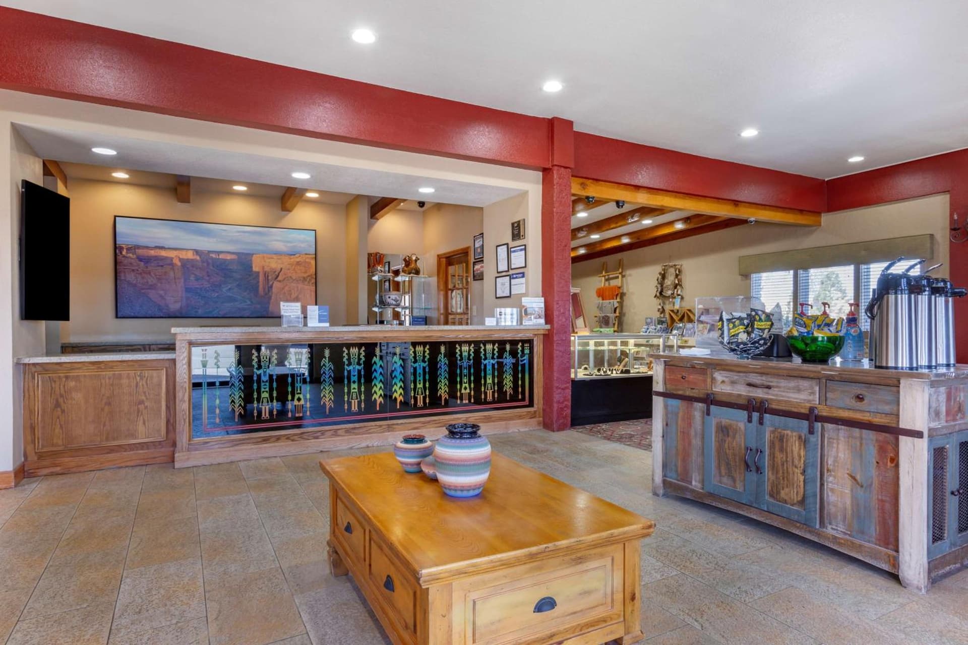 Best Western Canyon De Chelly Inn interior in Chinle, AZ — gallery photo 2