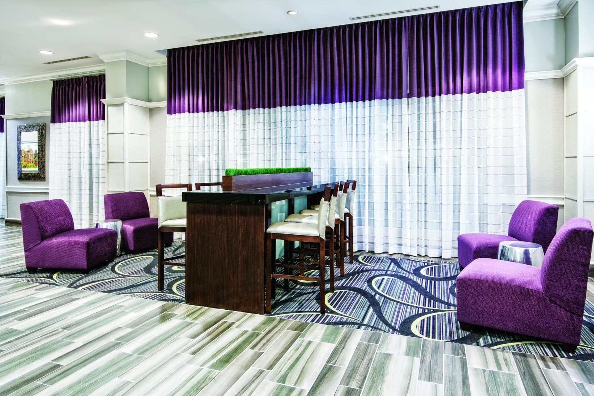 La Quinta Inn & Suites by Wyndham San Antonio Riverwalk gallery photo in San Antonio, TX — image 6