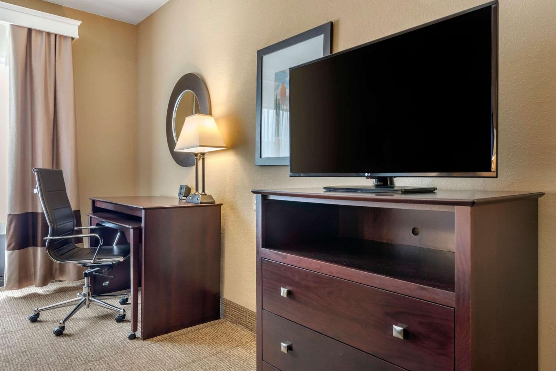 Comfort Suites near Route 66 property views in Springfield, IL — gallery photo 3