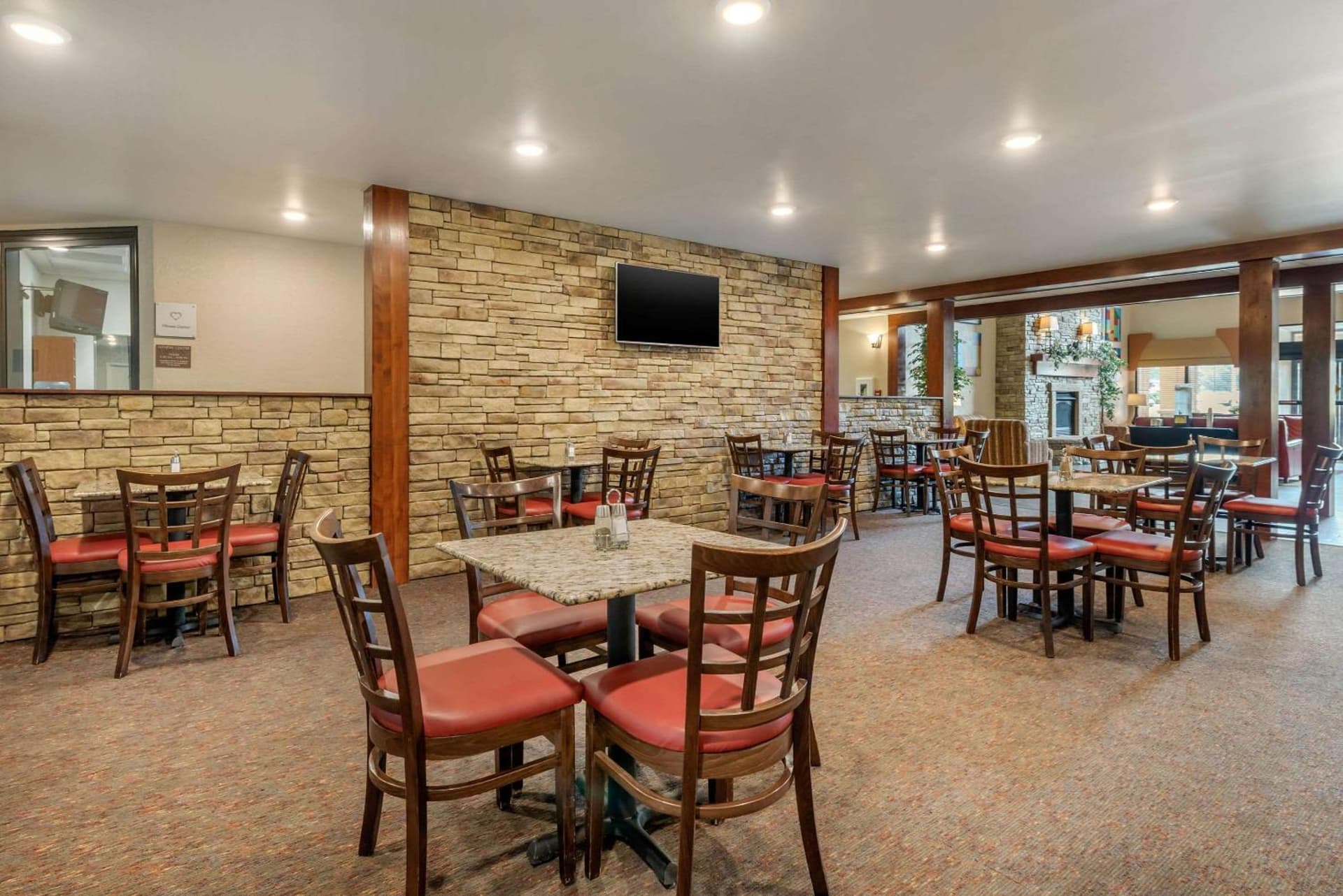 Comfort Suites near Route 66 gallery photo in Springfield, IL — image 17