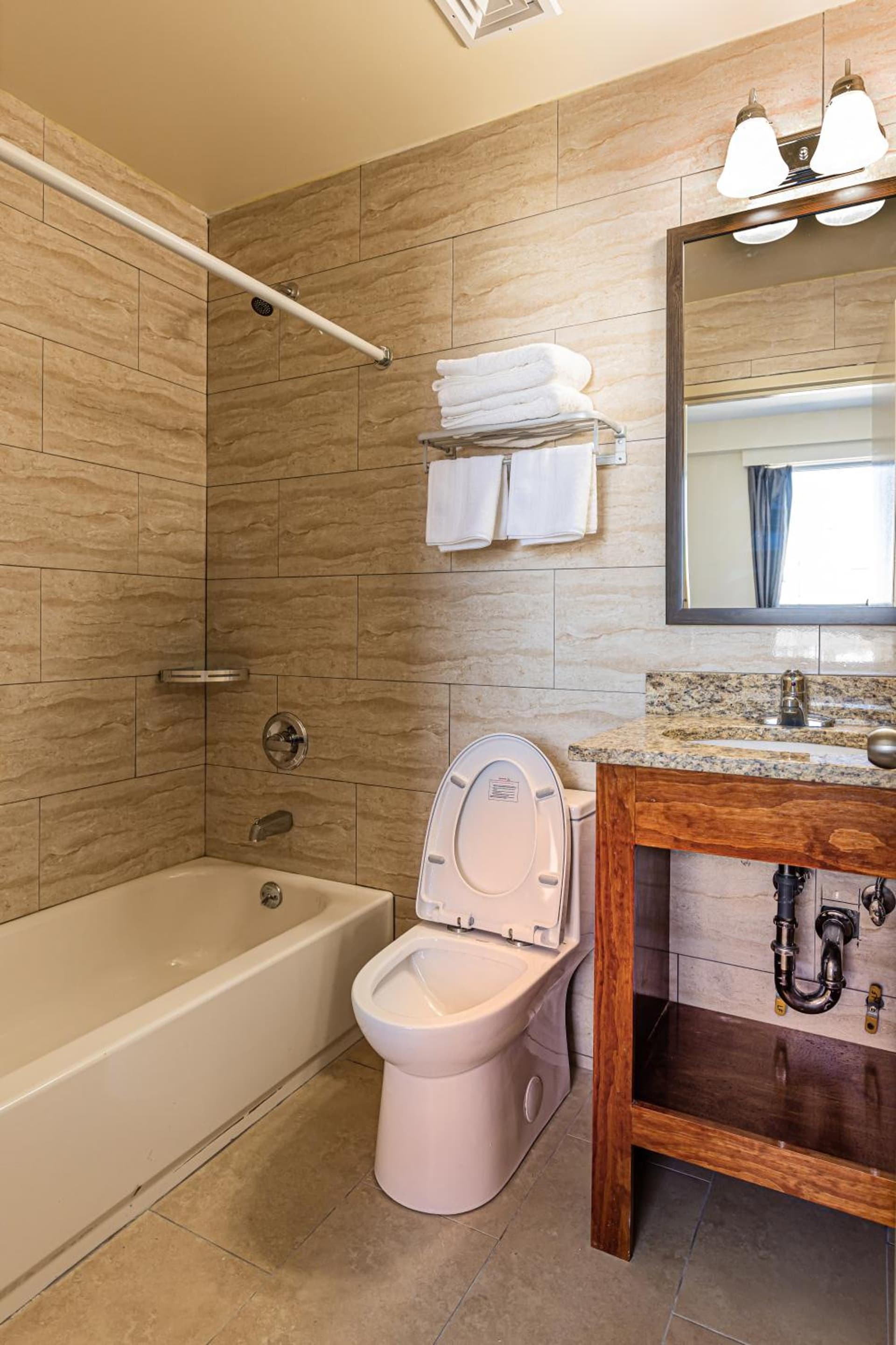 Astoria Inn LaGuardia Hotel interior in Queens, NY — gallery photo 2