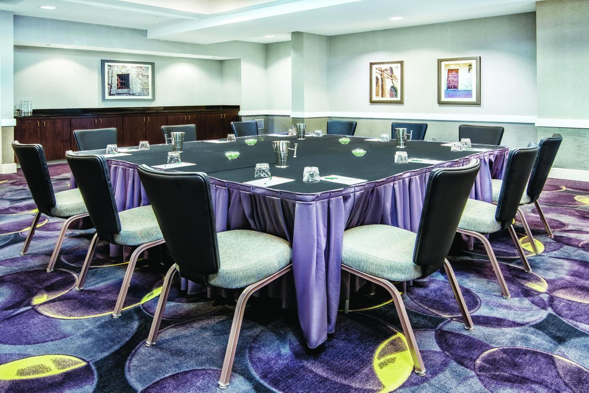 La Quinta Inn & Suites by Wyndham San Antonio Riverwalk gallery photo in San Antonio, TX — image 11