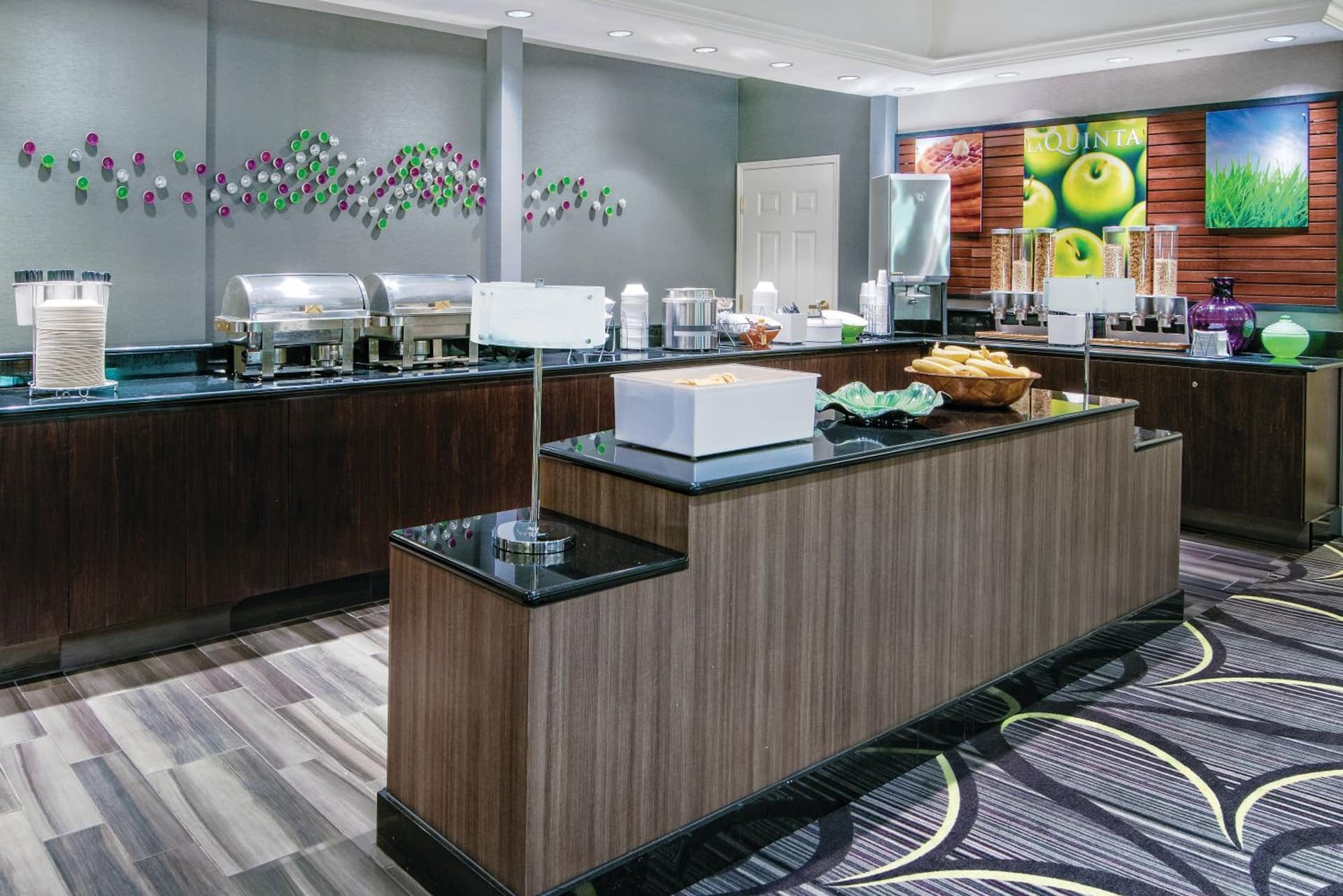 La Quinta Inn & Suites by Wyndham San Antonio Riverwalk gallery photo in San Antonio, TX — image 36