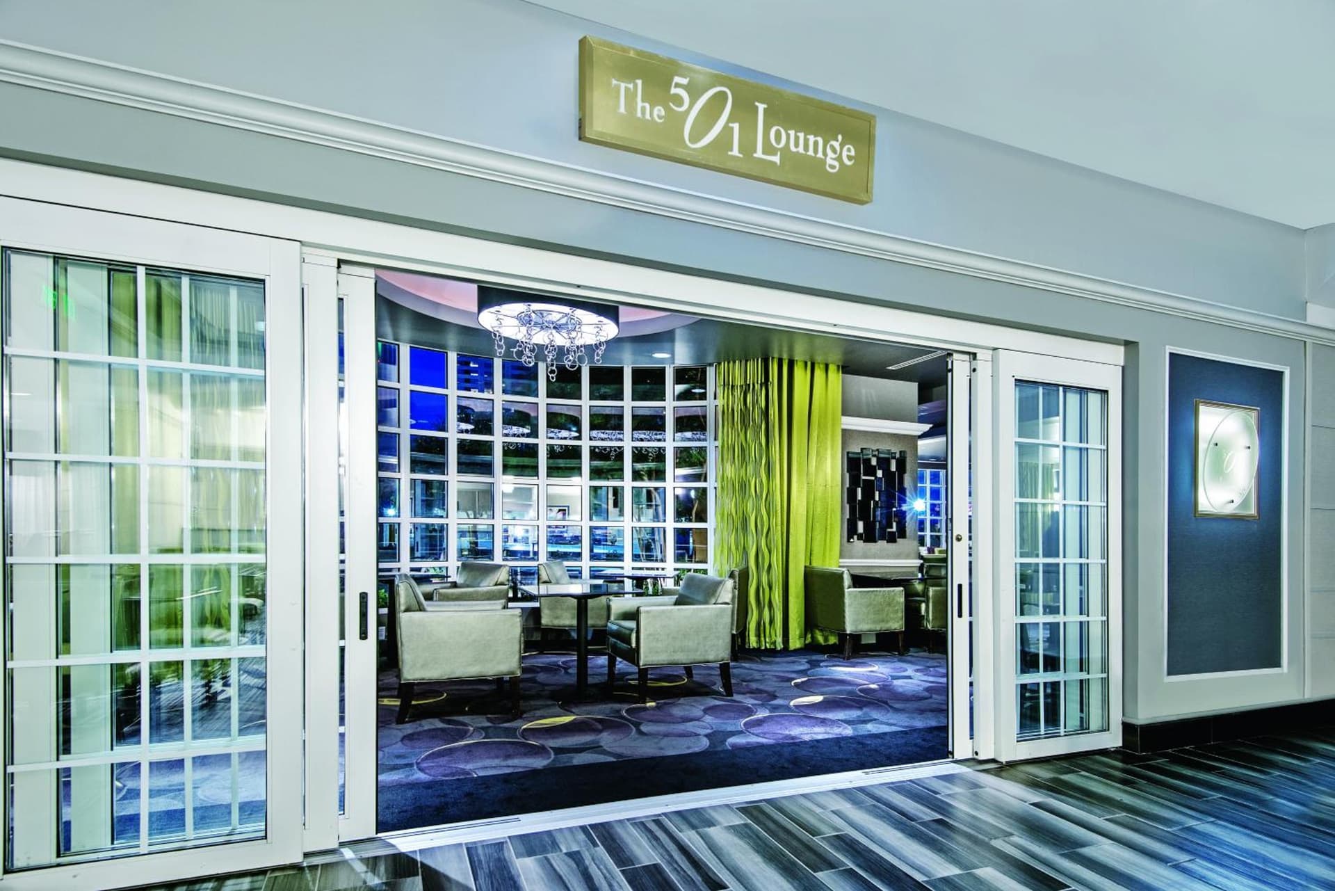 La Quinta Inn & Suites by Wyndham San Antonio Riverwalk gallery photo in San Antonio, TX — image 8