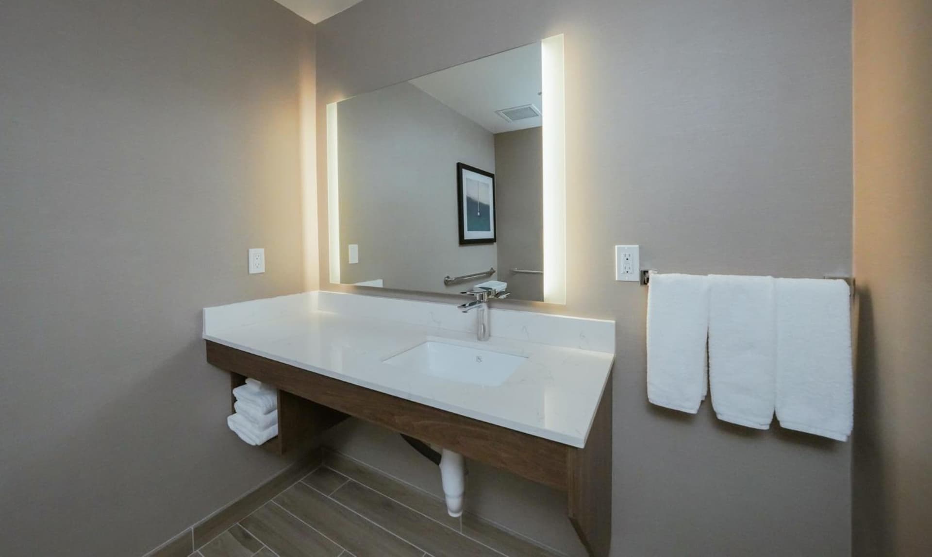 La Quinta Inn & Suites by Wyndham Santa Cruz gallery photo in Santa Cruz, CA — image 101