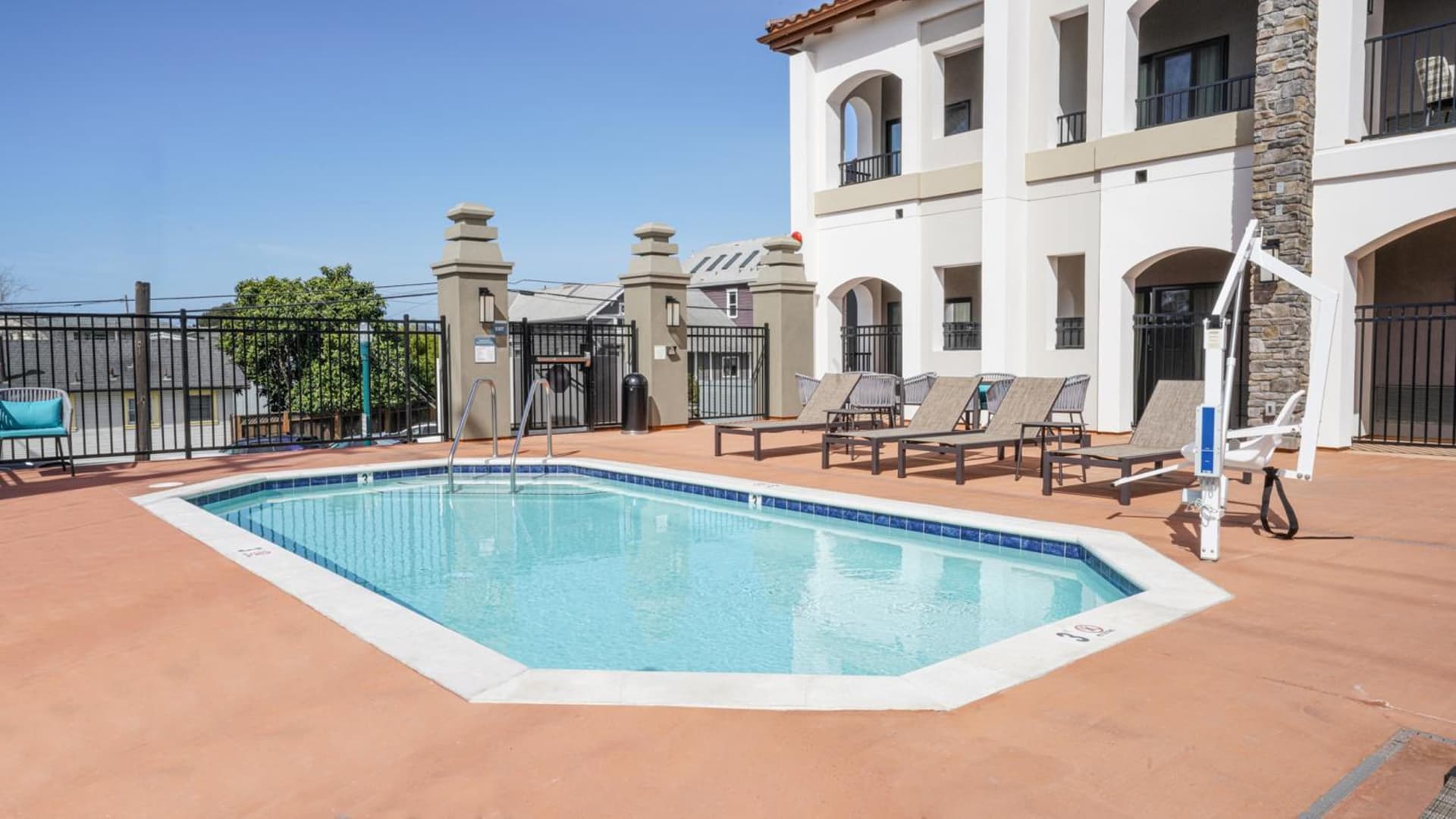 La Quinta Inn & Suites by Wyndham Santa Cruz property views in Santa Cruz, CA — gallery photo 3