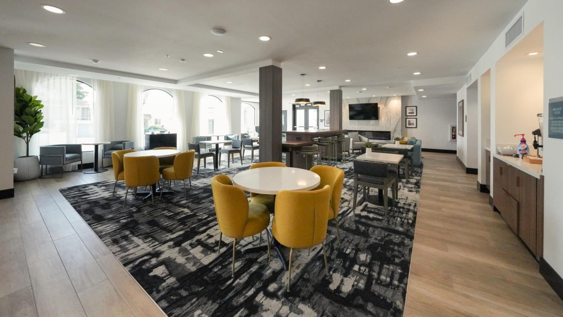 La Quinta Inn & Suites by Wyndham Santa Cruz gallery photo in Santa Cruz, CA — image 103