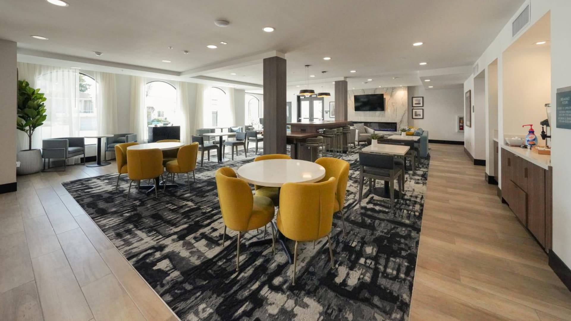 La Quinta Inn & Suites by Wyndham Santa Cruz gallery photo in Santa Cruz, CA — image 73