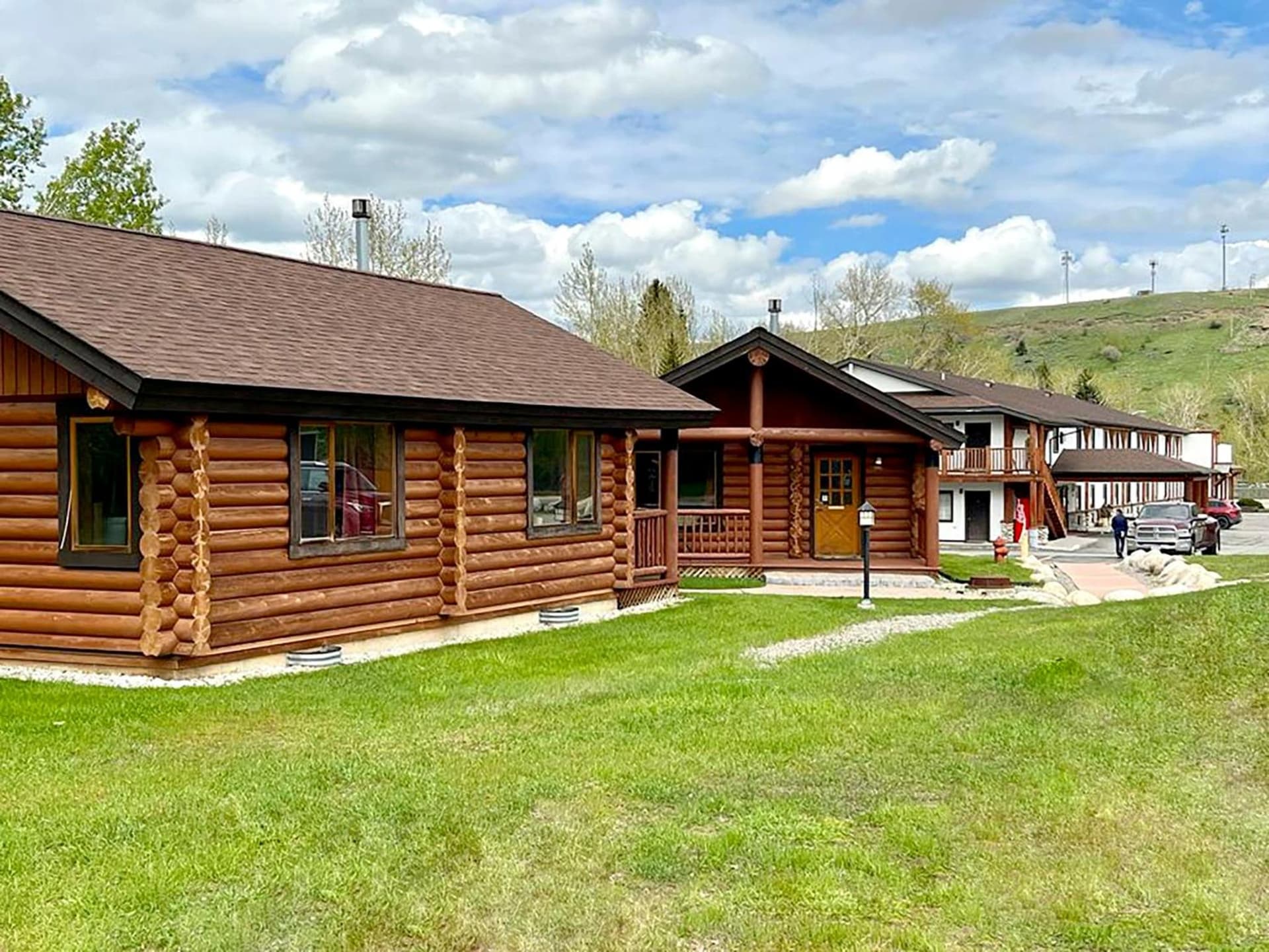 Beartooth Hideaway Inn & Cabins interior in Red Lodge, MT — gallery photo 2
