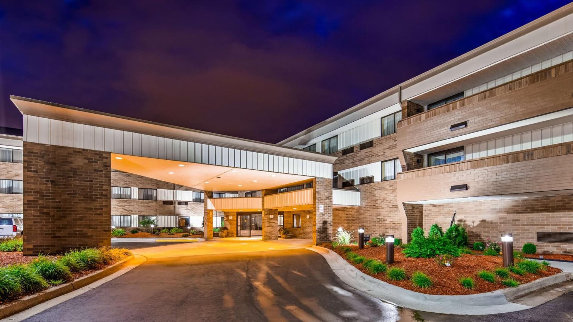 Best Western Warren Hotel property views in Warren, MI — gallery photo 3