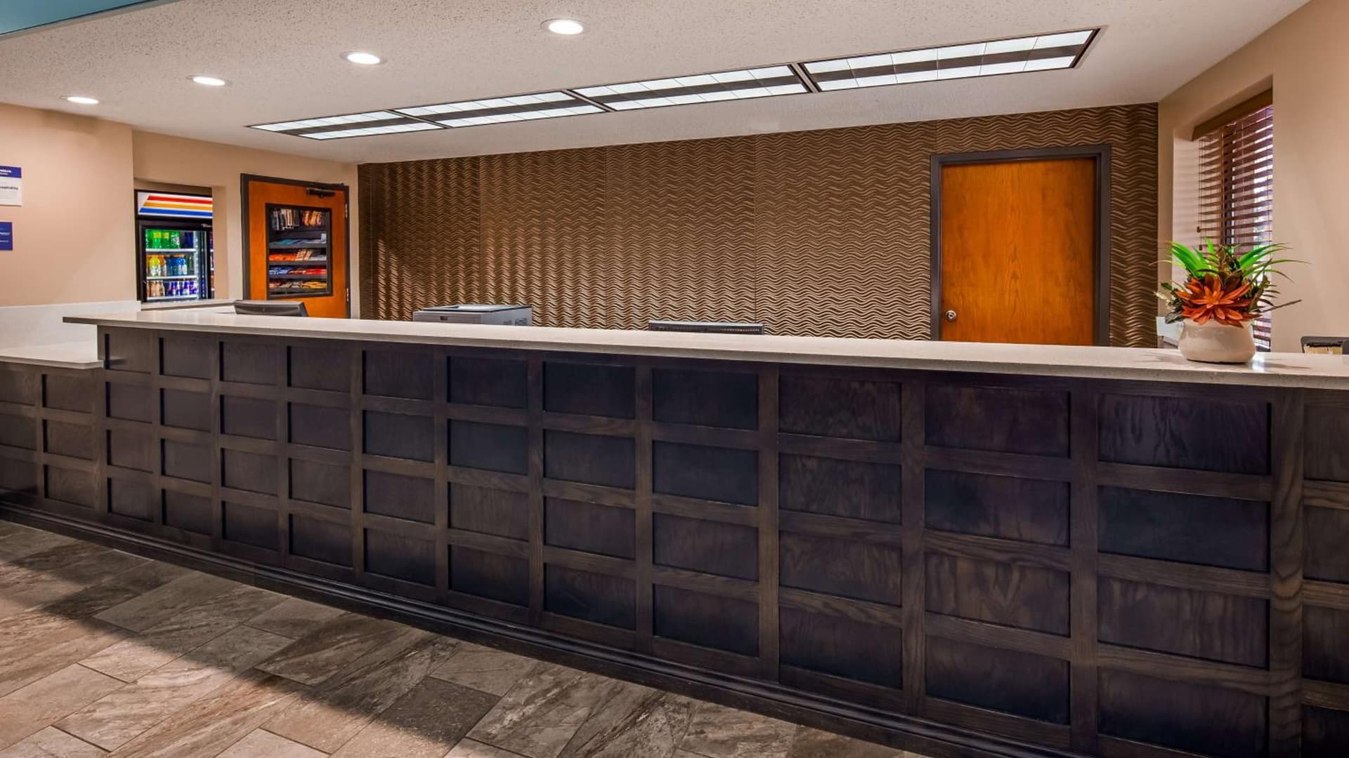 Best Western Warren Hotel interior in Warren, MI — gallery photo 2