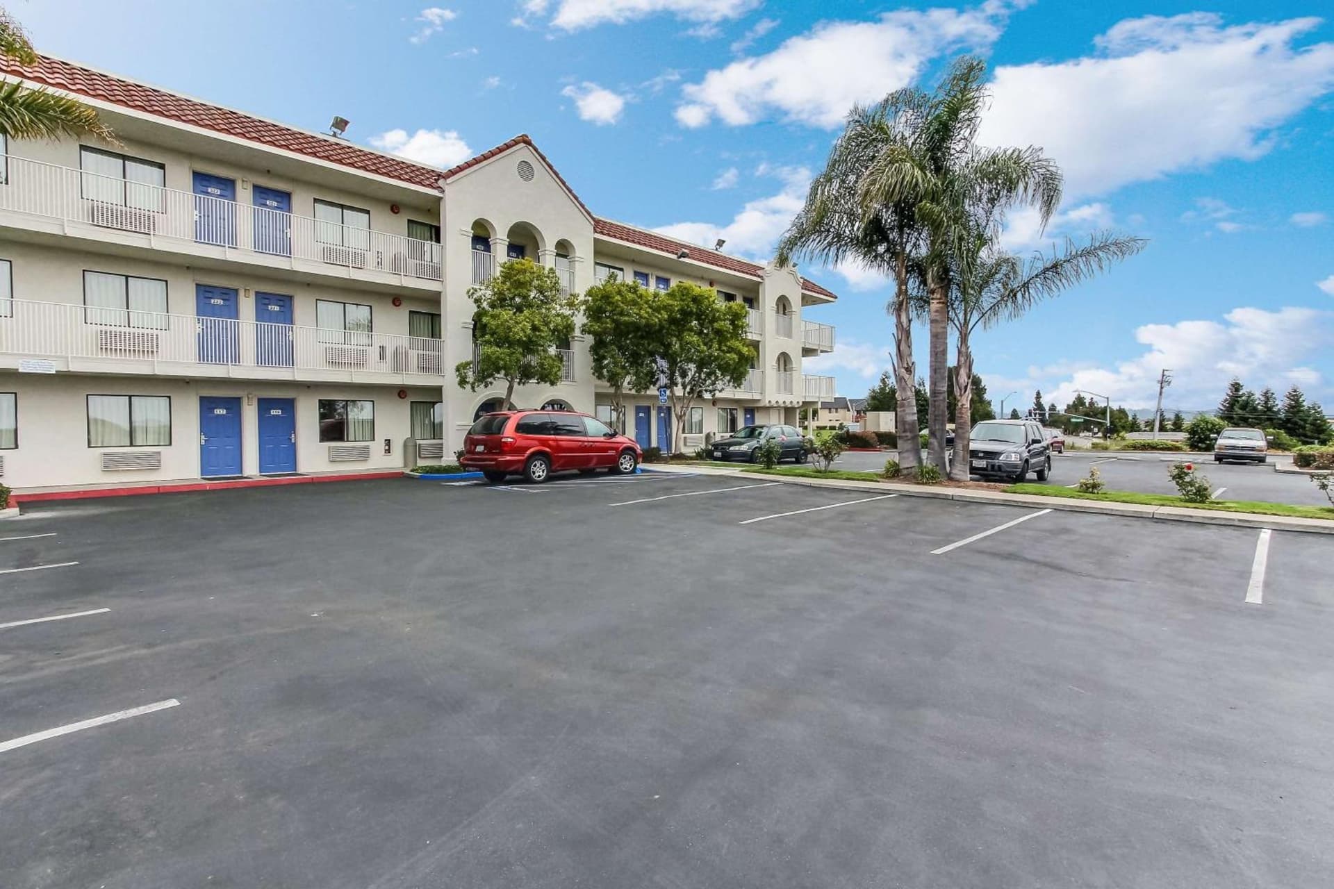 Hotel B5 -Watsonville interior in Watsonville, CA — gallery photo 2