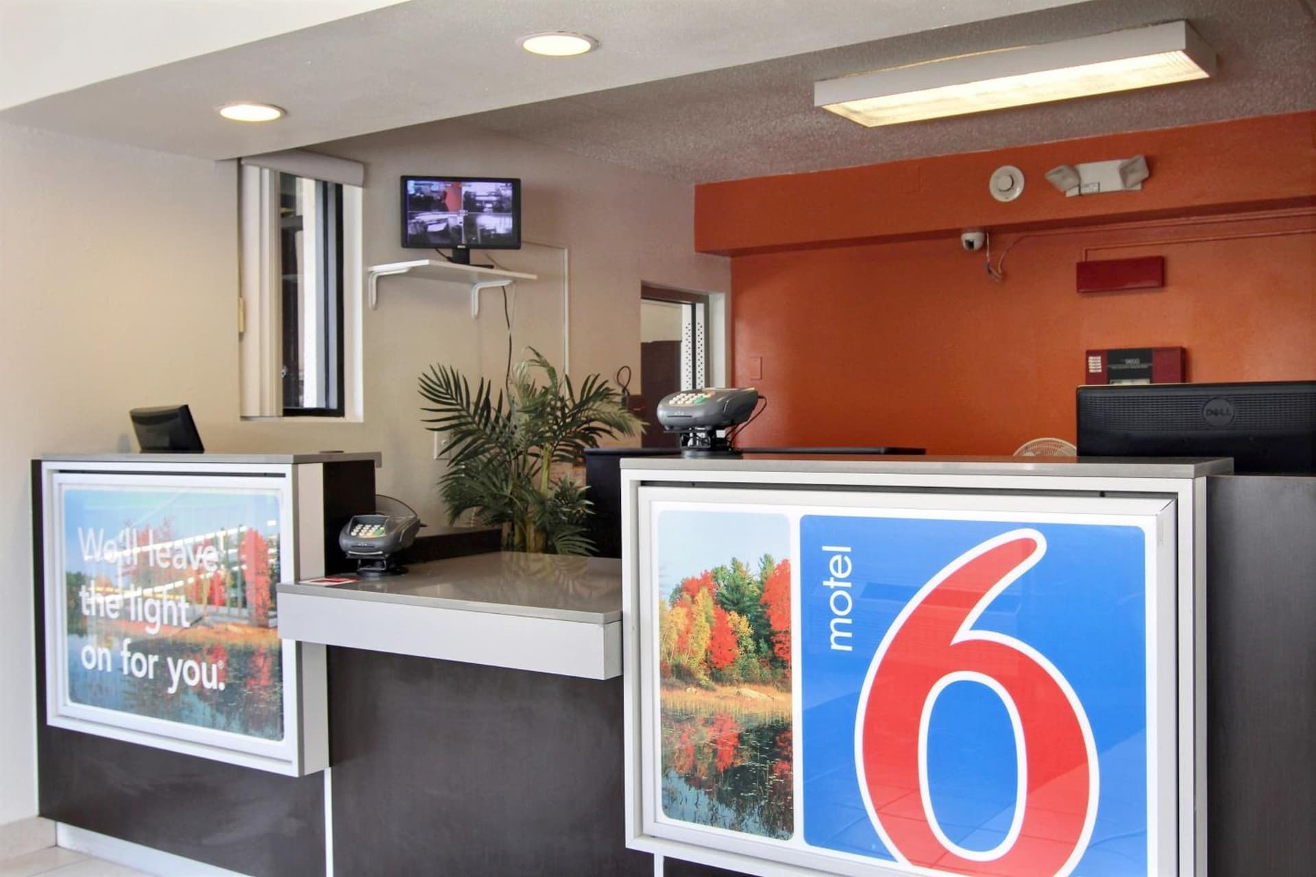 Motel 6-Middleburg Heights, OH - Cleveland interior in Middleburg Heights, OH — gallery photo 2