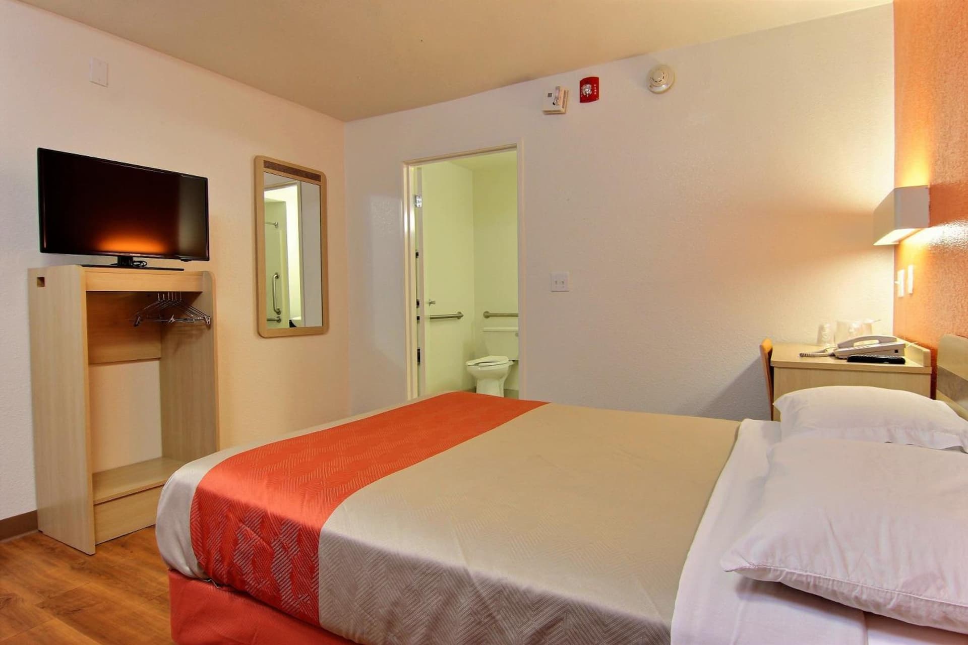 Motel 6-Corpus Christi, TX - Northwest gallery photo in Corpus Christi, TX — image 4