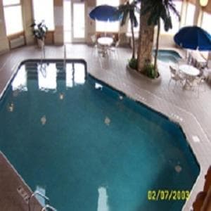 Ameristay Inn & Suites interior in Waverly, OH — gallery photo 2