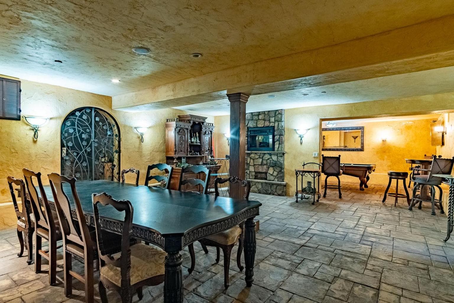 Chateau Coralini gallery photo in Salinas, CA — image 87