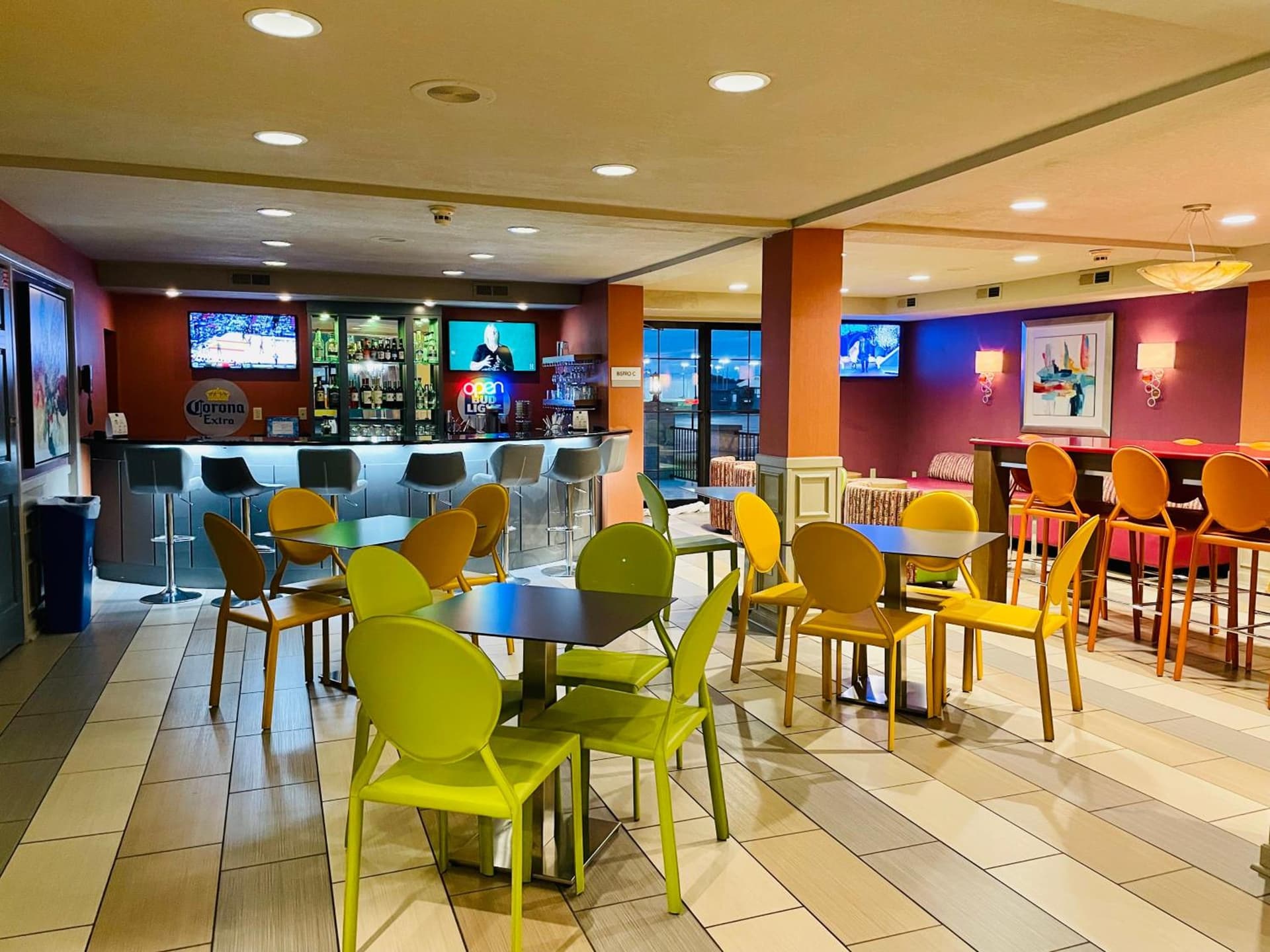 Clarion Inn & Suites Evansville Eastland Area gallery photo in Evansville, IN — image 44