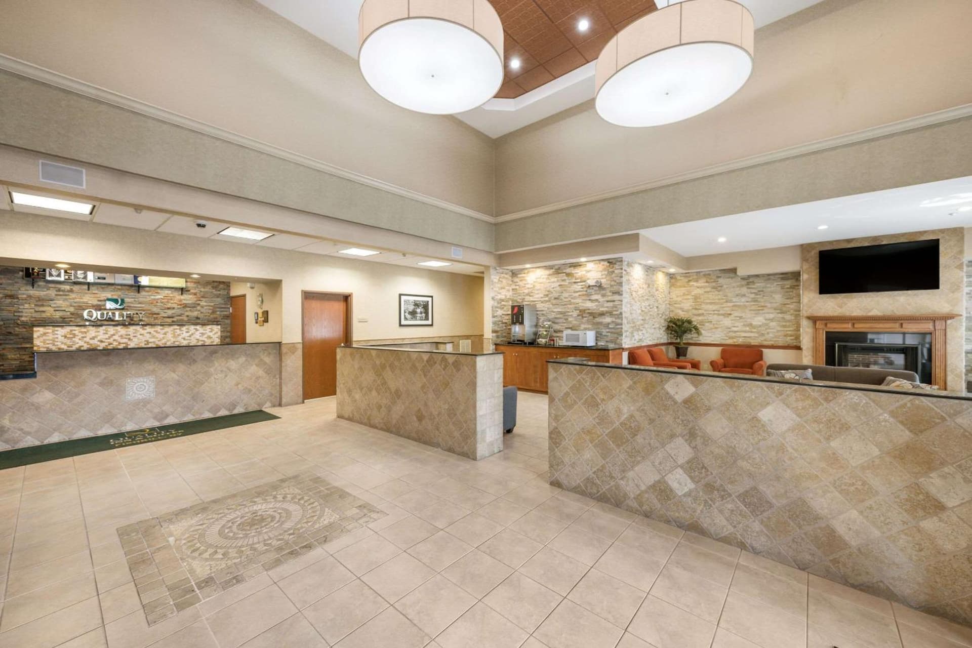 Quality Inn & Suites Fishkill South near I-84 property views in Fishkill, NY — gallery photo 3