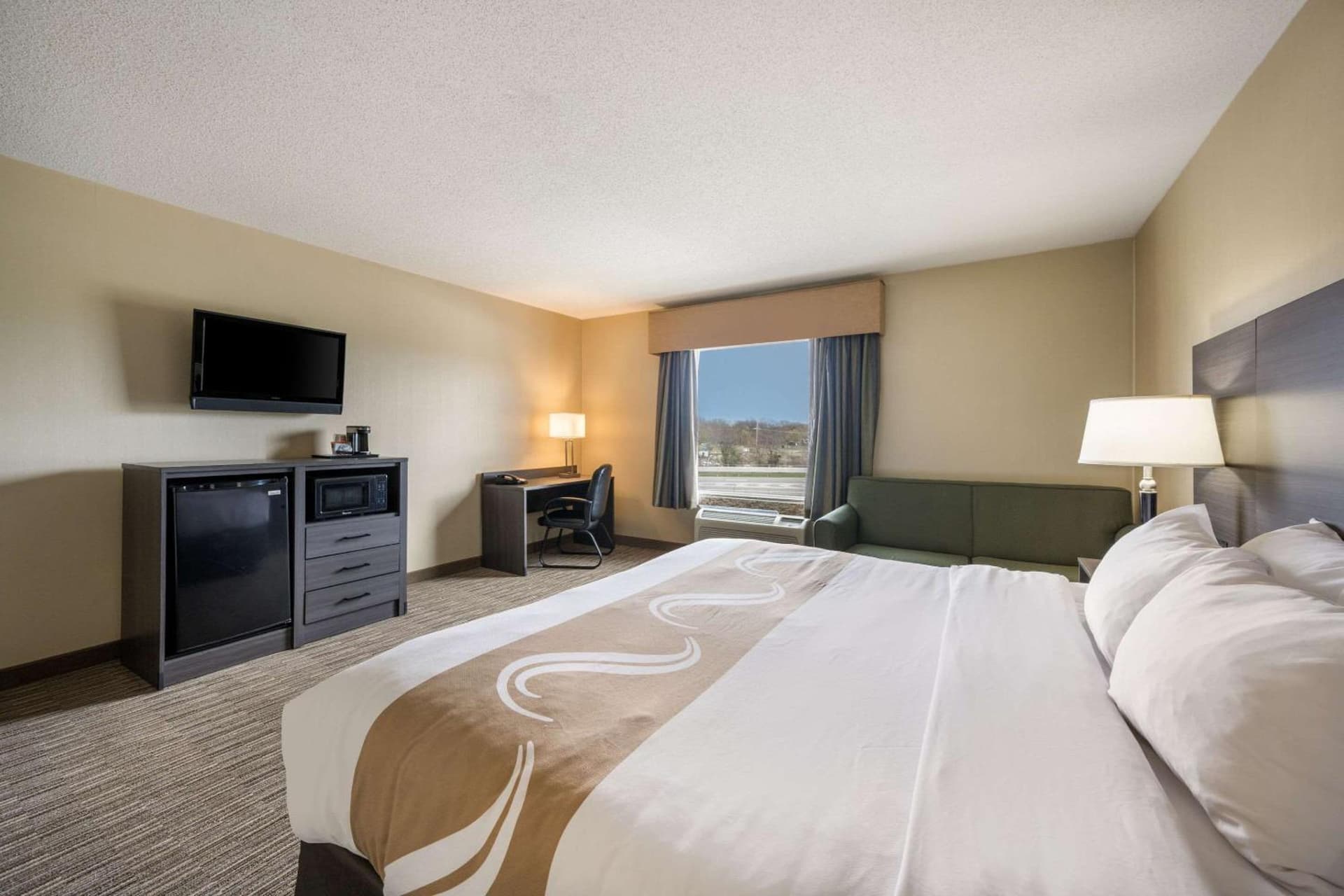 Quality Inn & Suites Fishkill South near I-84 gallery photo in Fishkill, NY — image 33
