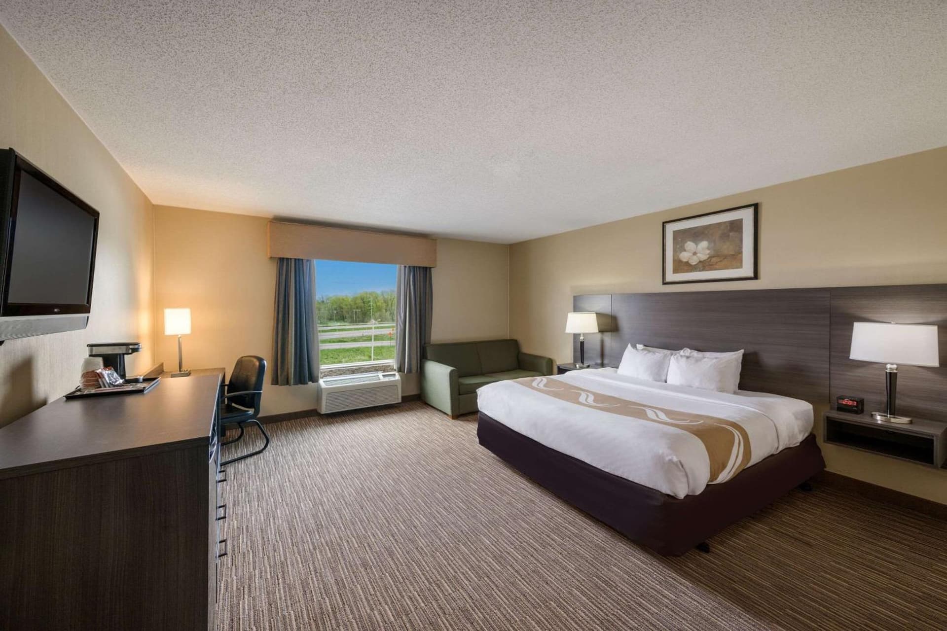 Quality Inn & Suites Fishkill South near I-84 gallery photo in Fishkill, NY — image 11