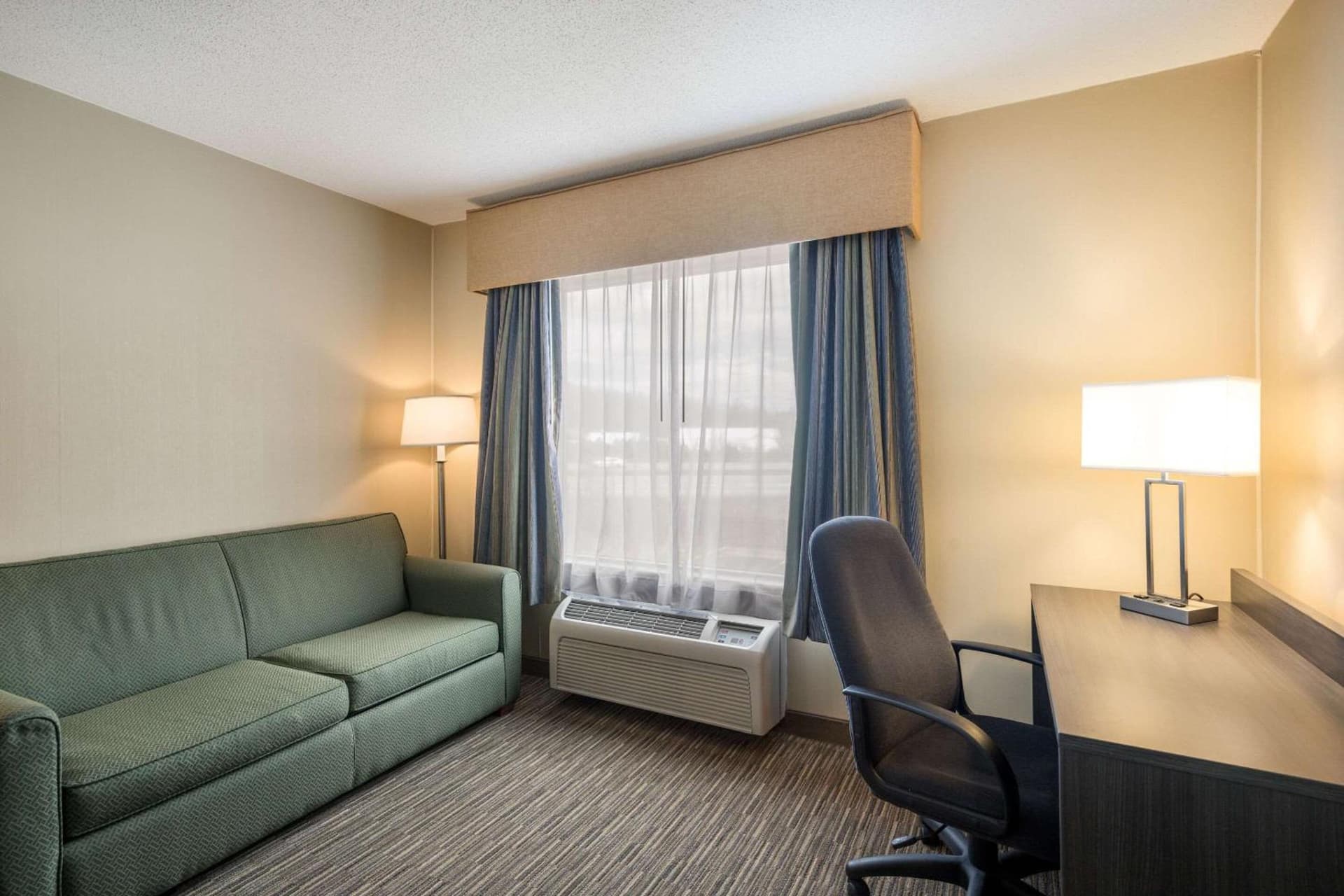 Quality Inn & Suites Fishkill South near I-84 gallery photo in Fishkill, NY — image 16
