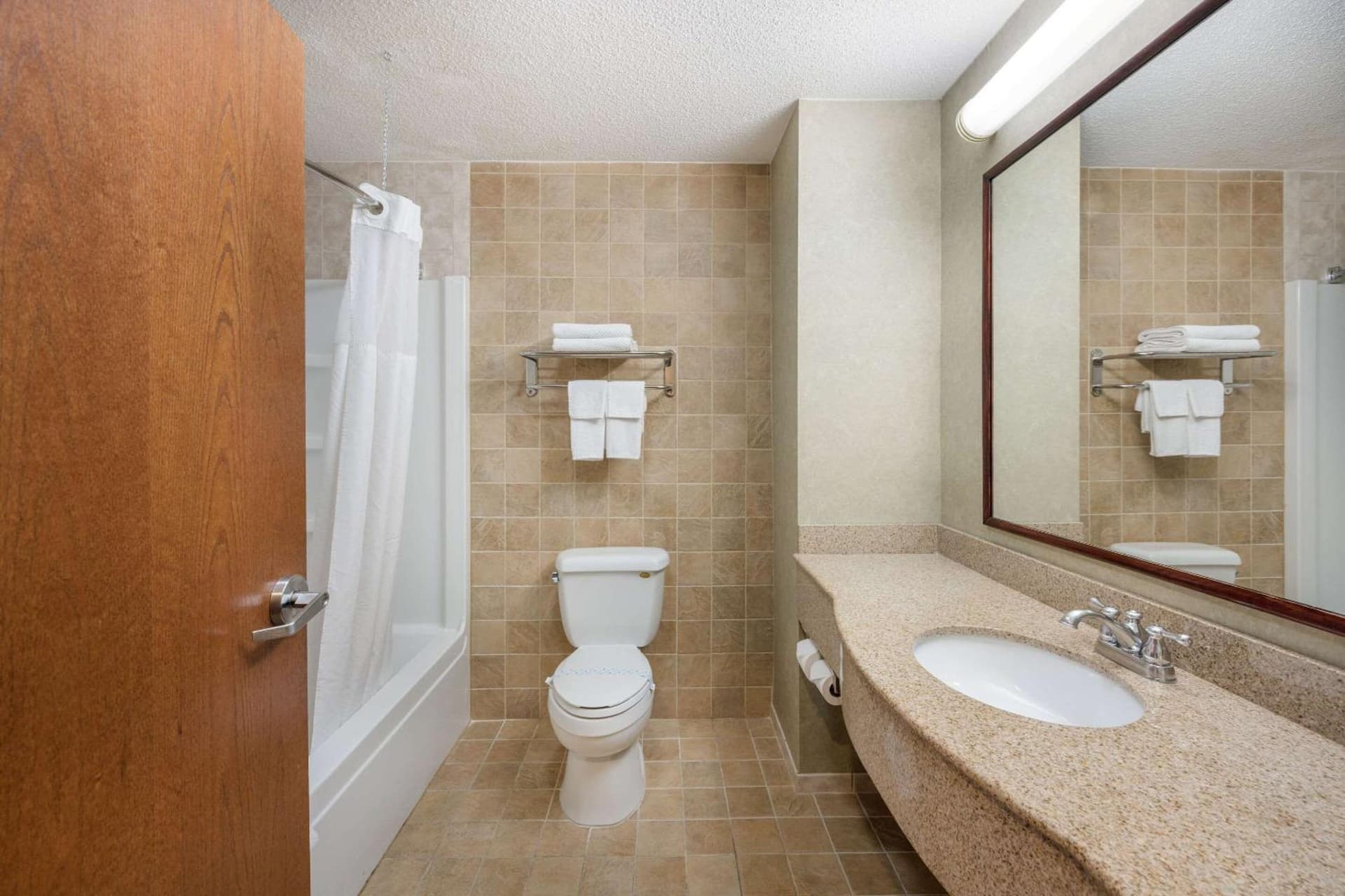 Quality Inn & Suites Fishkill South near I-84 property views in Fishkill, NY — gallery photo 3